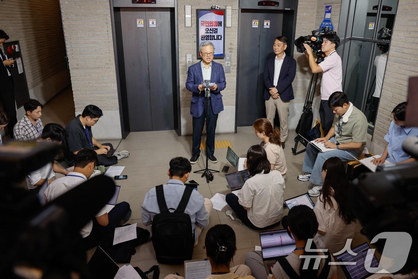 유일준 국민의힘 당무감사 위원장이 25일 서울 여의도 중앙당사에서 제21대 대통령선거 당시 김문수-한덕수 후보 교체 시도 관련 당무감사 결과 브리핑을 하고 있다. 2025.7.25/뉴스1 ⓒ News1 안은나 기자