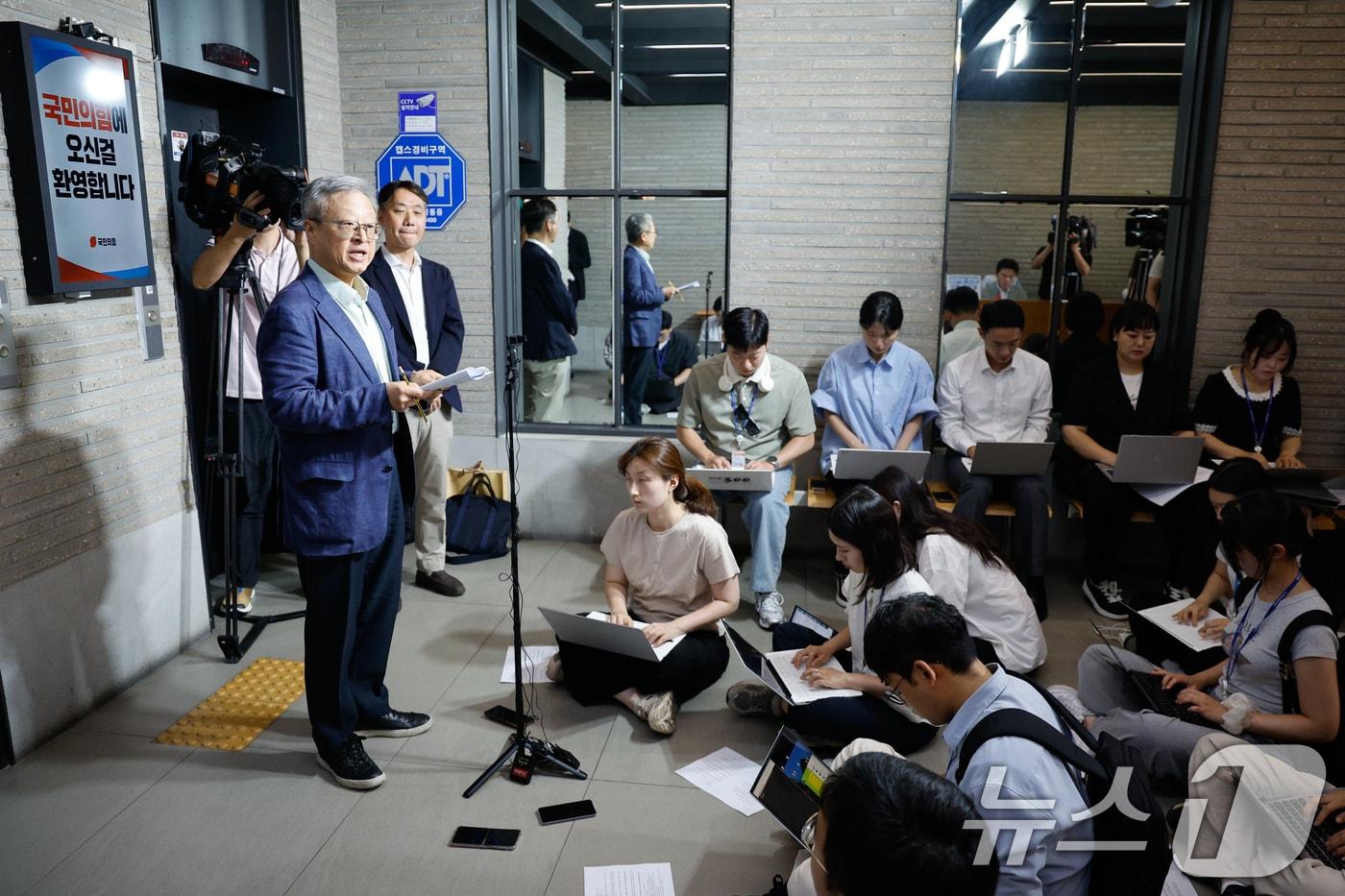 유일준 국민의힘 당무감사 위원장이 25일 서울 여의도 중앙당사에서 제21대 대통령선거 당시 김문수-한덕수 후보 교체 시도 관련 당무감사 결과 브리핑을 하고 있다. ⓒ News1 안은나 기자