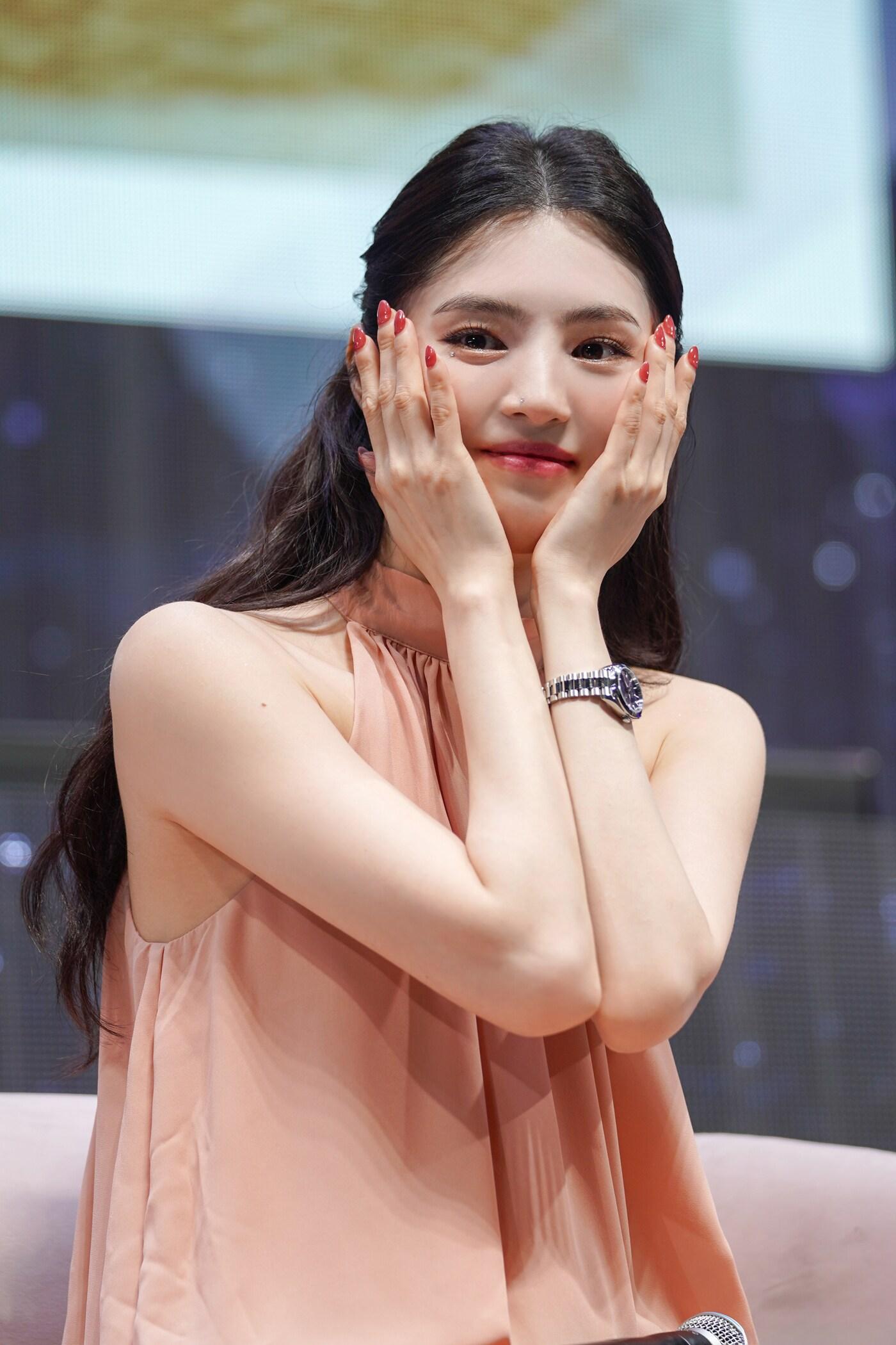 본문 이미지 - 한소희/오메가 제공