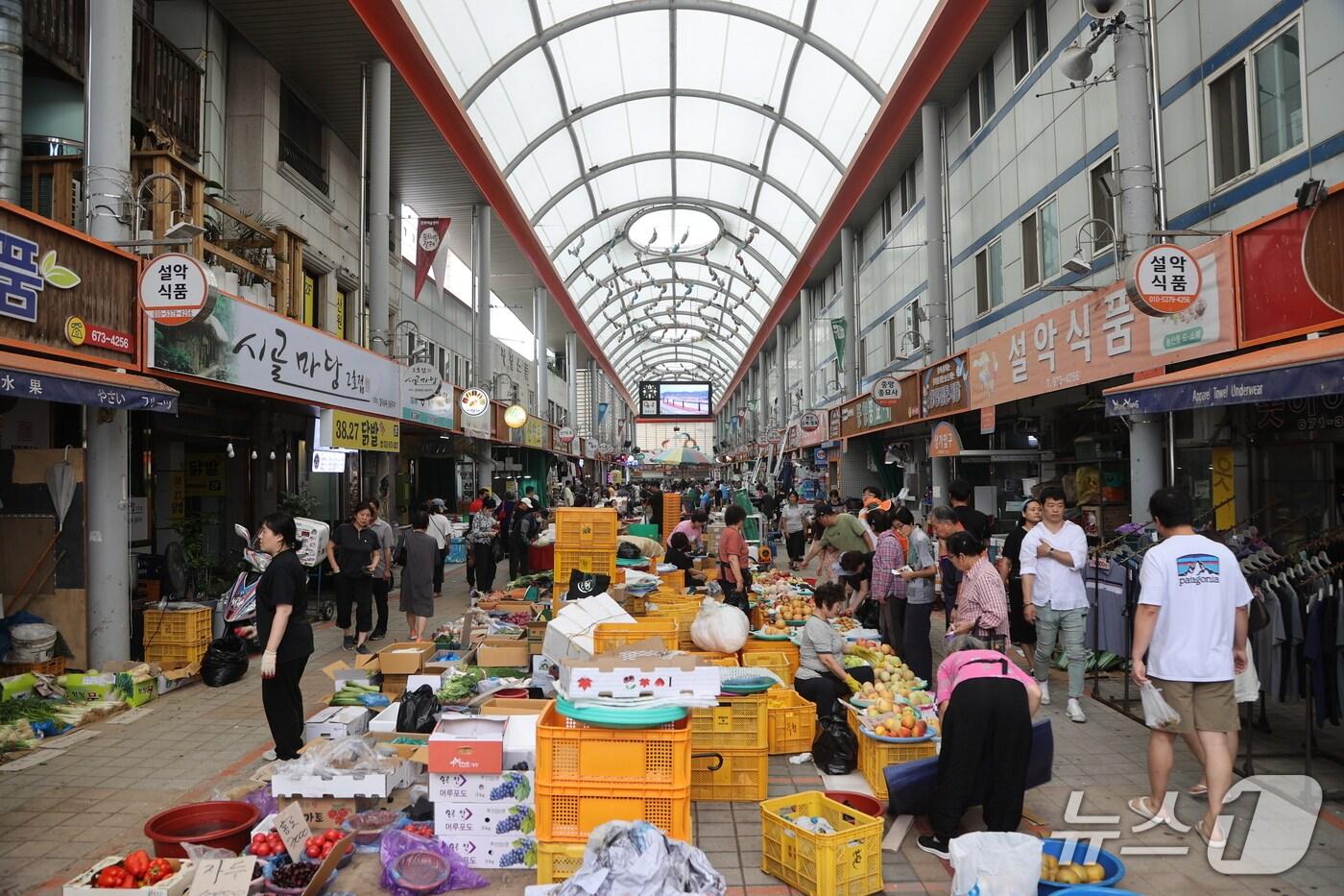 양양전통시장 전경.&#40;양양군 제공, 재판매 및 DB 금지&#41; 2025.7.25/뉴스1
