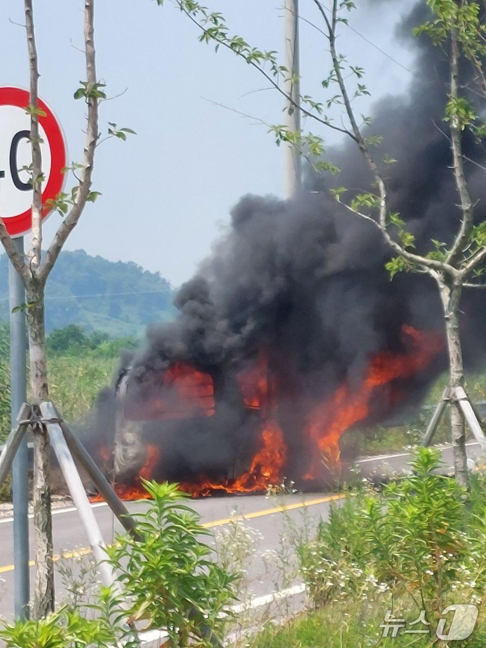 본문 이미지 - 화재 현장. (경기도소방재난본부 제공. 재판매 및 DB 금지) 2025.7.25/뉴스1