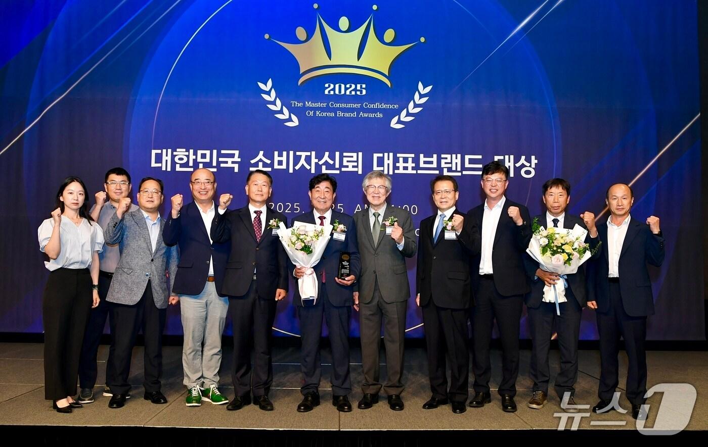 2025 대한민국 소비자 신뢰 대표브랜드 대상 시상식.&#40;횡성군 제공. 재판매 및 DB금지&#41;/뉴스1