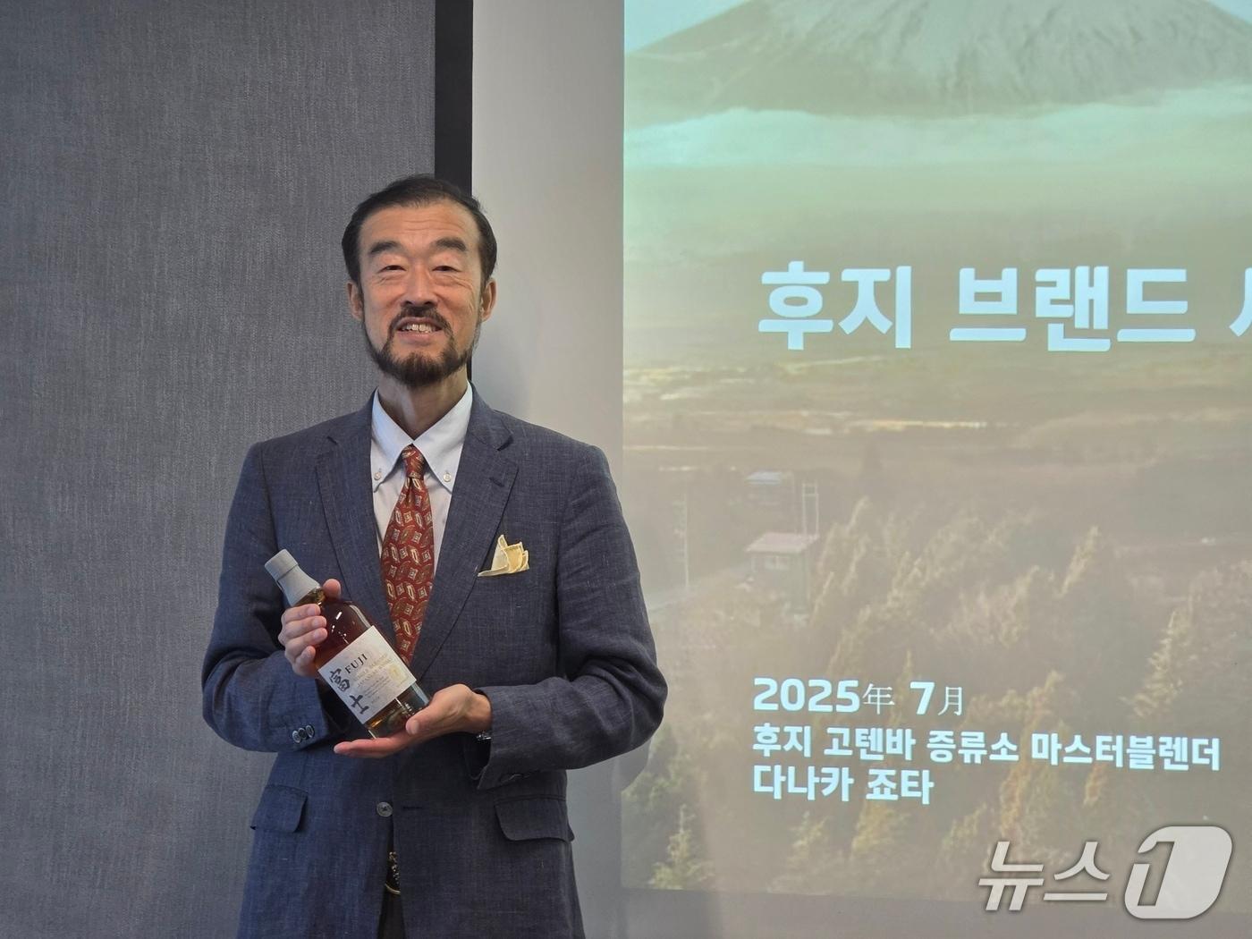 본문 이미지 - 25일 하이트진로 서초사옥에서 '2025 서울 바앤스피릿쇼' 행사 참석을 위해 방한한 후지 위스키의 마스터 블렌더 다나카 조타씨를 만나 후지 브랜드에 대한 이야기를 들을 수 있었다. ⓒ News1 이형진 기자