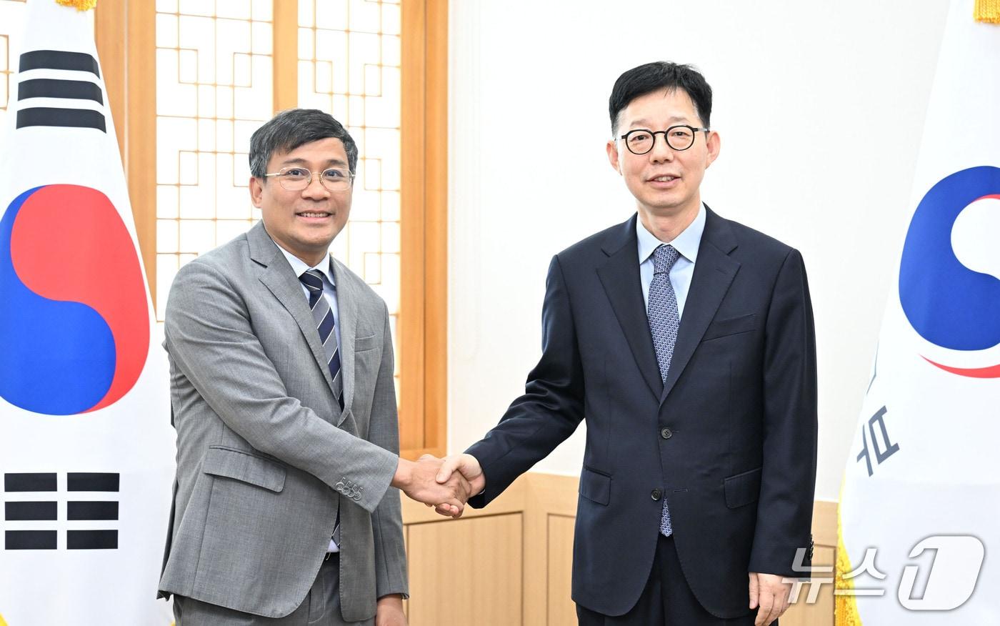 박윤주 외교부 1차관은 25일 응우옌 밍 부 베트남 외교부 수석차관과 회담을 갖고 한-베트남 양국관계 및 한반도 정세에 대해 논의했다. 2025.07.25. (외교부 제공) 