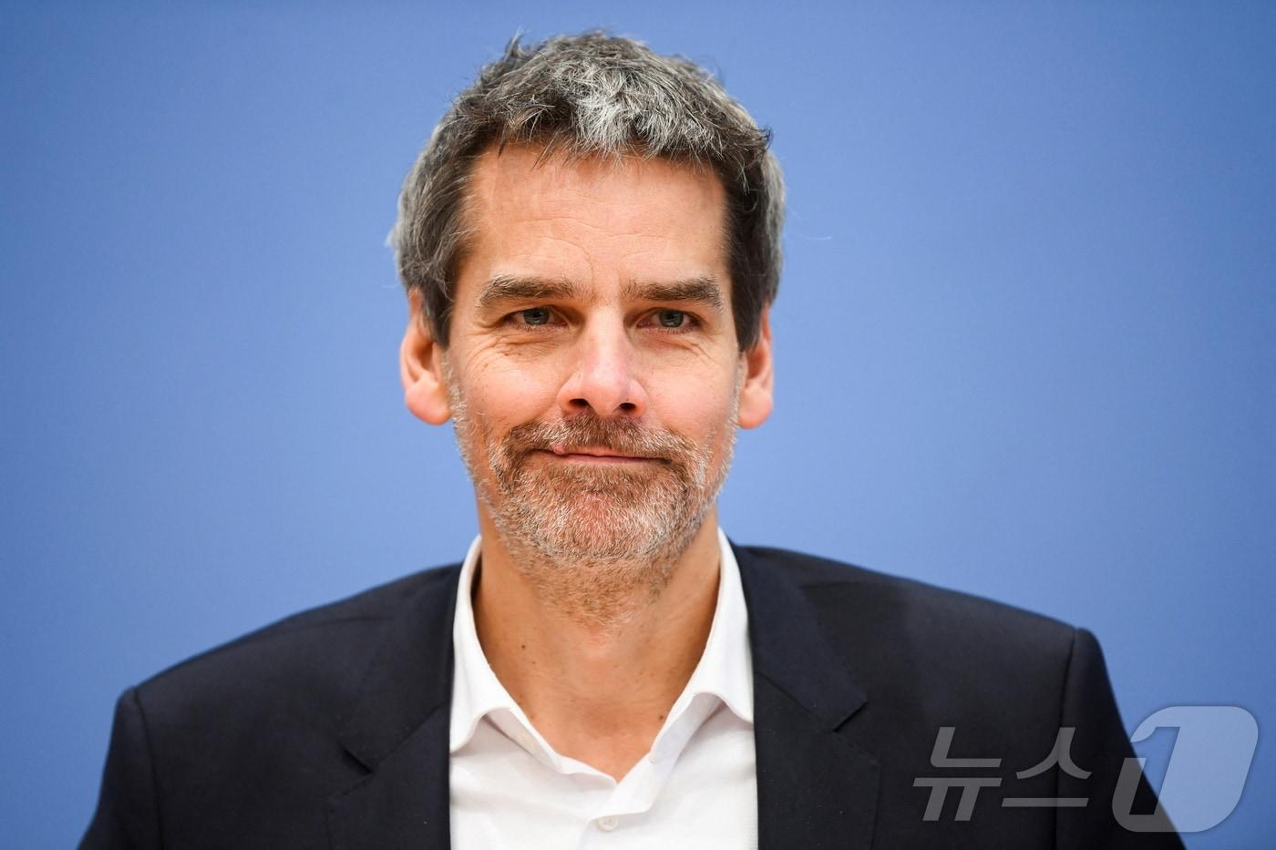 2021년 12월 17일&#40;현지시간&#41; 독일 베를린에서 열린 G7 정상회의 로고 공개 기자회견에 참석한 슈테펜 헤베슈트라이트 독일 연방정부 대변인. 2021.12.17 ⓒ 로이터=뉴스1 ⓒ News1 윤다정 기자