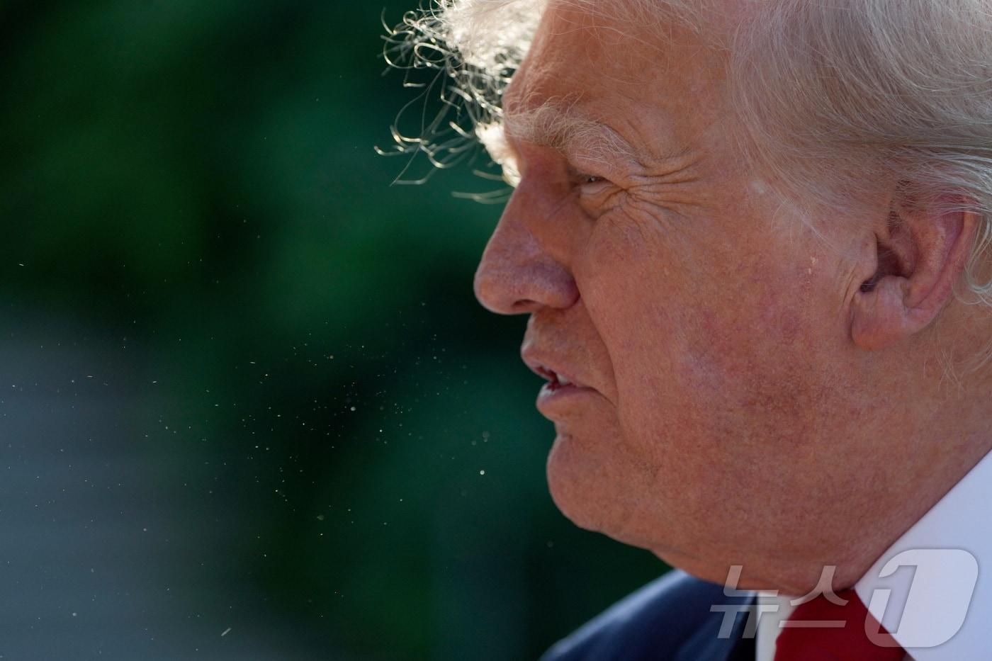 트럼프 미국 대통령이 25일(현지시간) 미국 워싱턴DC 백악관 남쪽 잔디밭에서 스코틀랜드로 떠나기 전 기자들 질문에 답하고 있다. 2025. 07.25 ⓒ 로이터=뉴스1 ⓒ News1 류정민 특파원