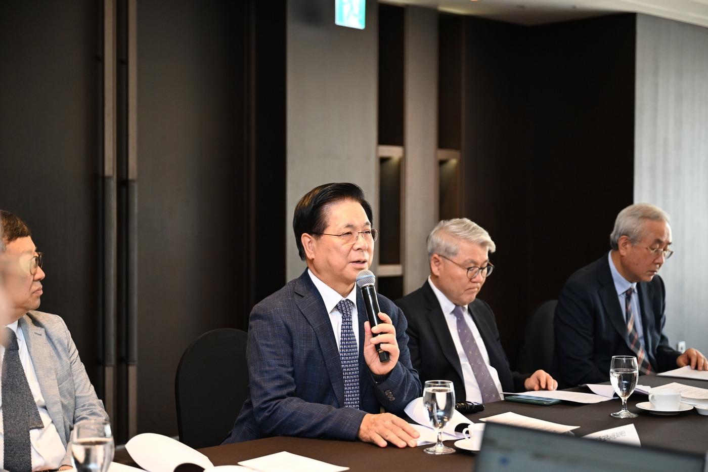 이영훈 여의도순복음교회 목사가 25일 서울 중구 더플라자호텔에서 최근 진행된 압수수색에 대해 특검에 유감 표명을 요구하고 있다.(제공 여의도순복음교회)