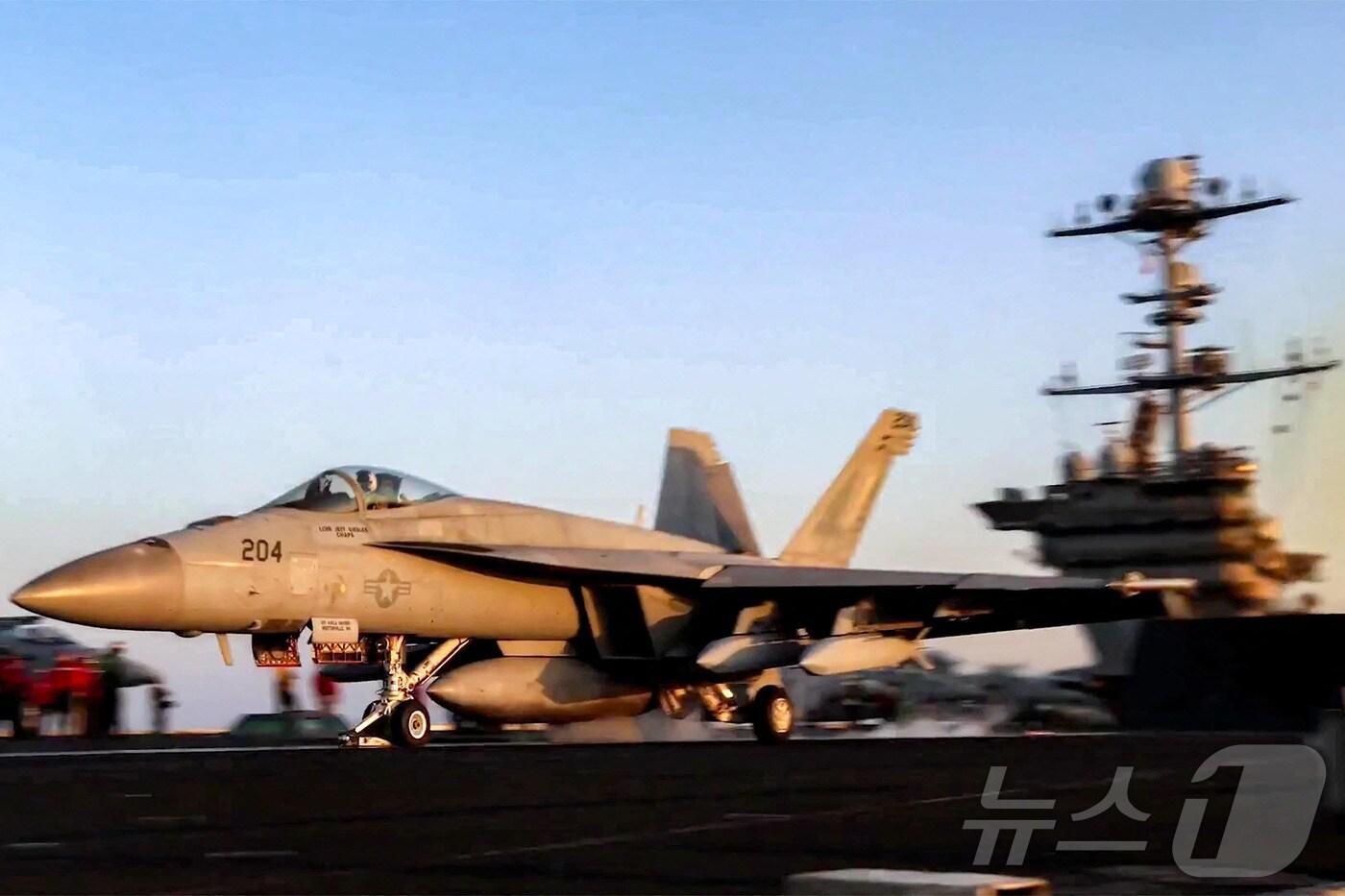 미국 중부사령부의 &#39;F-18 전투기&#39; ⓒ AFP=뉴스1