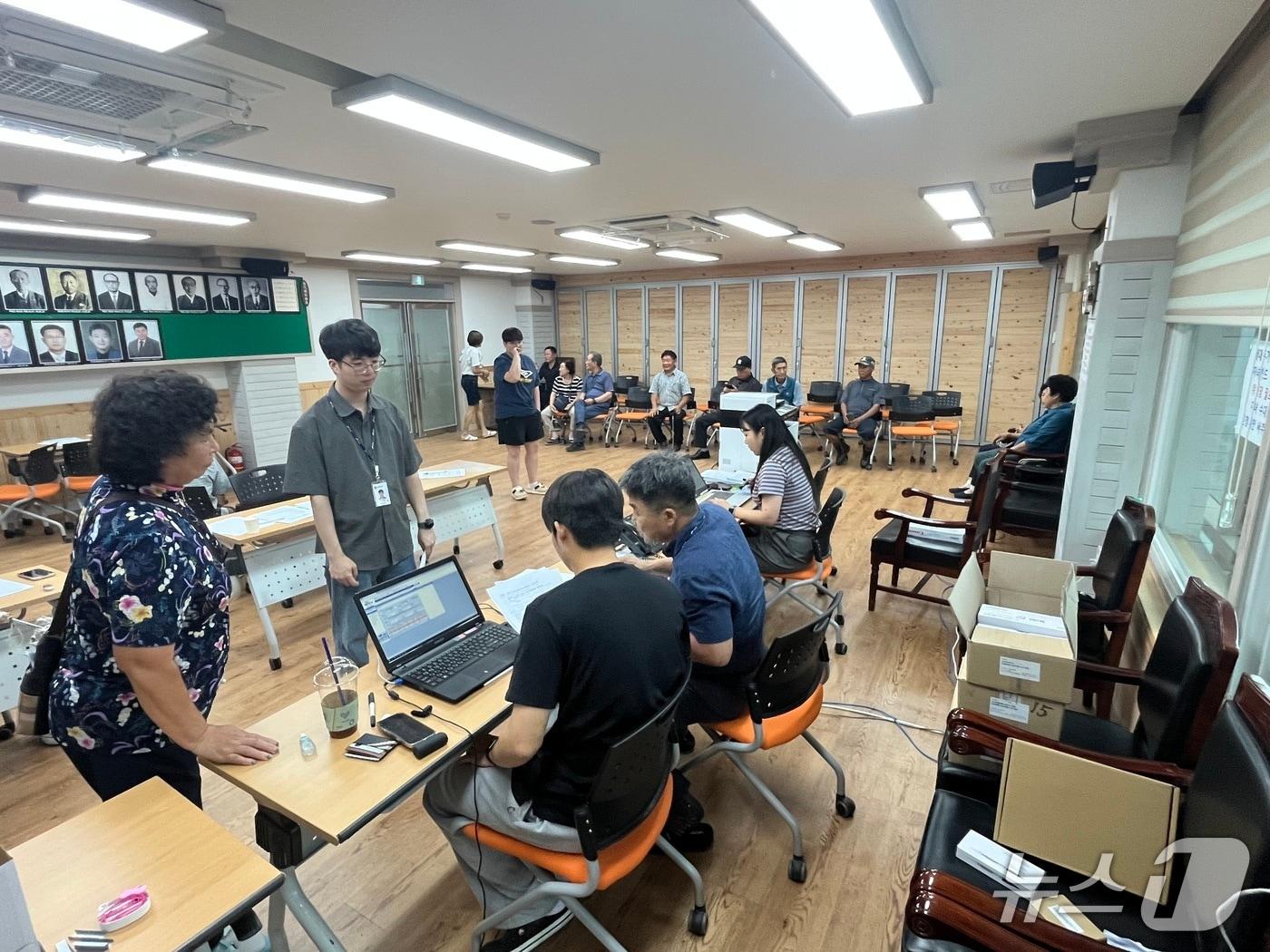 본문 이미지 - 전북 진안군에서 정부의 민생경제 회복을 위한 민생회복 소비쿠폰 지급이 순조롭게 진행되고 있다.(진안군제공. 재판매 및 DB금지)2025.7.26/뉴스1