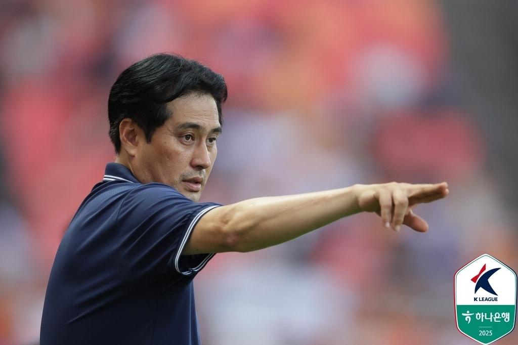본문 이미지 - 유병훈 안양 감독&#40;한국프로축구연맹 제공&#41; 