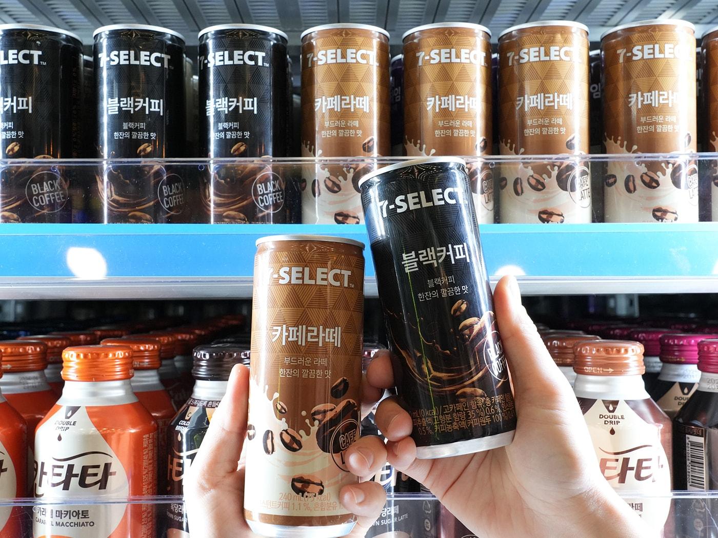 본문 이미지 - 세븐일레븐이 출시한 초가성비 캔커피 2종.(세븐일레븐 제공)