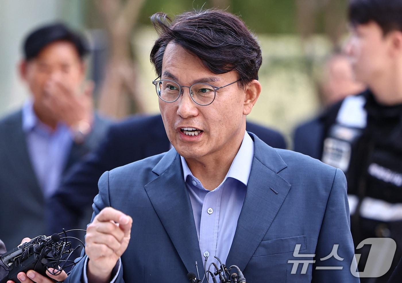 공천 개입 의혹을 받는 윤상현 국민의힘 의원이 27일 서울 종로구에 마련된 김건희 특검팀&#40;특별검사 민중기&#41; 사무실로 조사를 받기 위해 출석하고 있다./뉴스1 ⓒ News1 김도우 기자