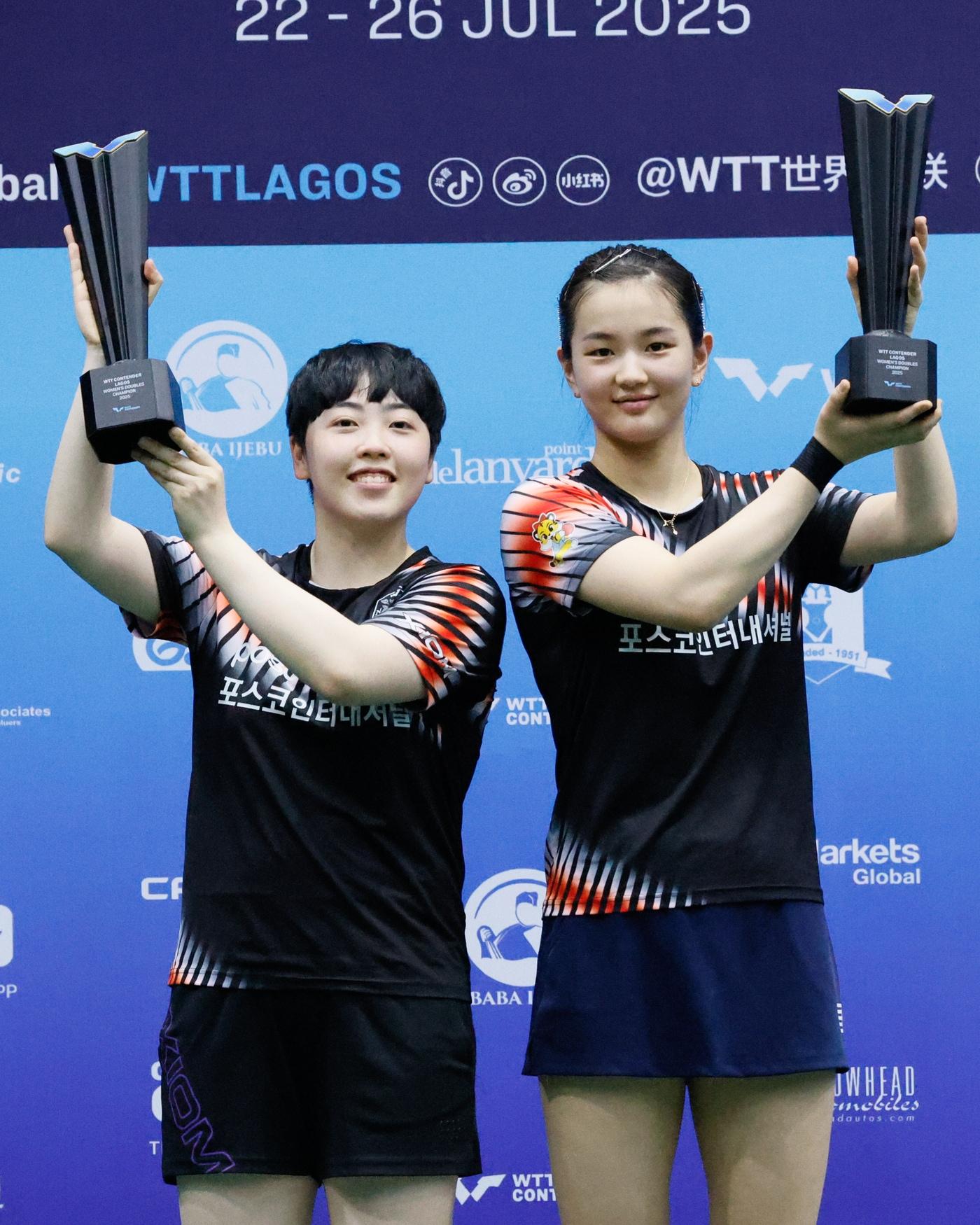본문 이미지 - 탁구 여자복식 김나영-유한나(이상 포스코인터내셔널) 조가 월드테이블테니스(WTT) 컨텐더 라고스 2025에서 정상에 섰다.(WTT SNS 캡처)