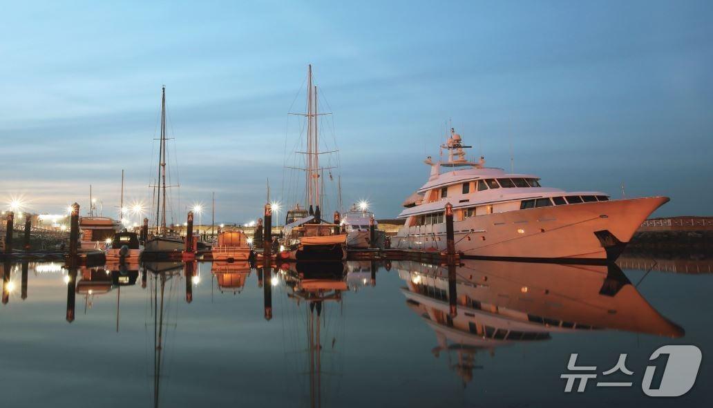 본문 이미지 - 여수 이순신 마리나의 야경(출처: marina.saekyung.co.kr)