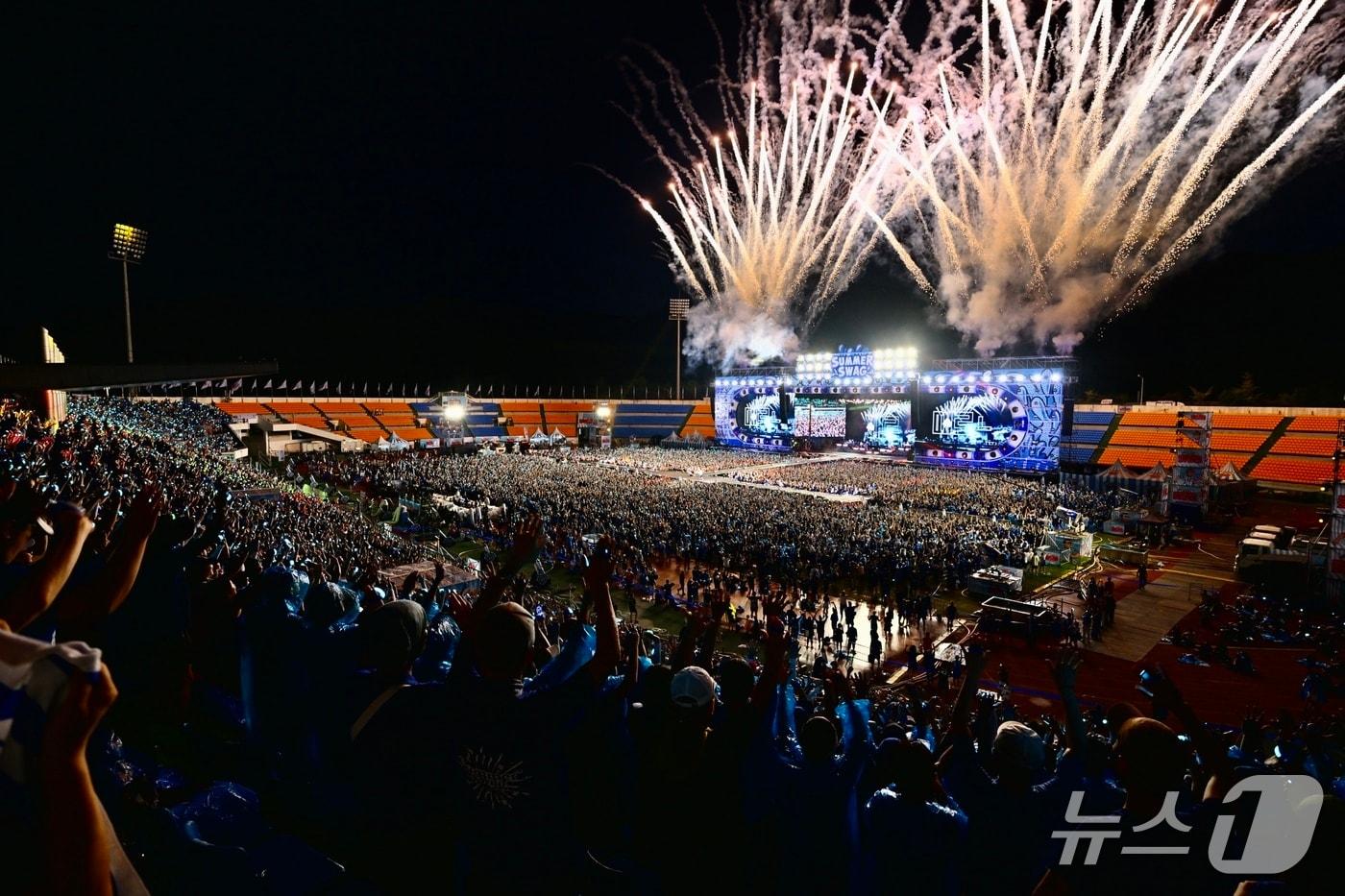 지난 26일 속초종합운동장에서 열린 &#39;싸이 흠뻑쇼 SUMMERSWAG2025 속초&#39;.&#40;속초시 제공, 재판매 및 DB 금지&#41; 2025.7.27/뉴스1