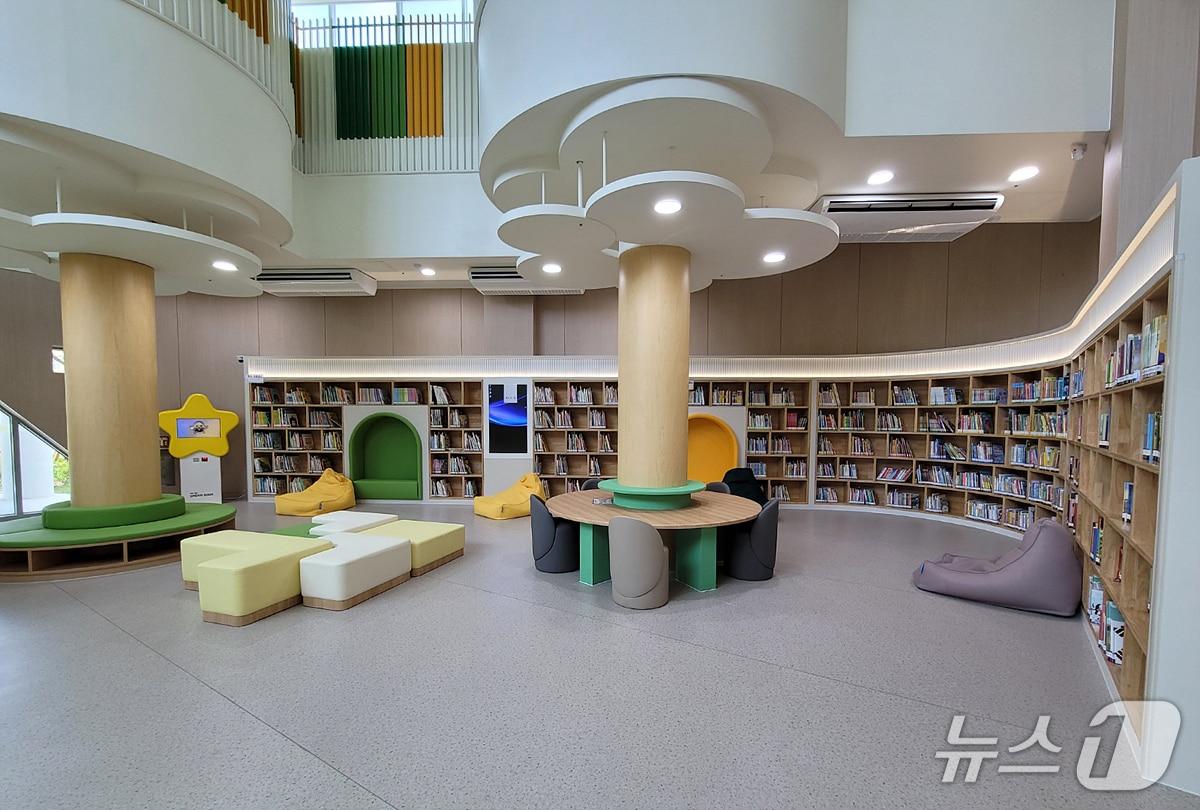 본문 이미지 - 대구시는 27일 동구 숙천동 어린이 복합문화시설인 '와글와글아이세상'을 오는 29일 개관한다고 밝혔다. 사진은 시설 내부 모습. (대구시 제공. 재판매 및 DB 금지)/뉴스1