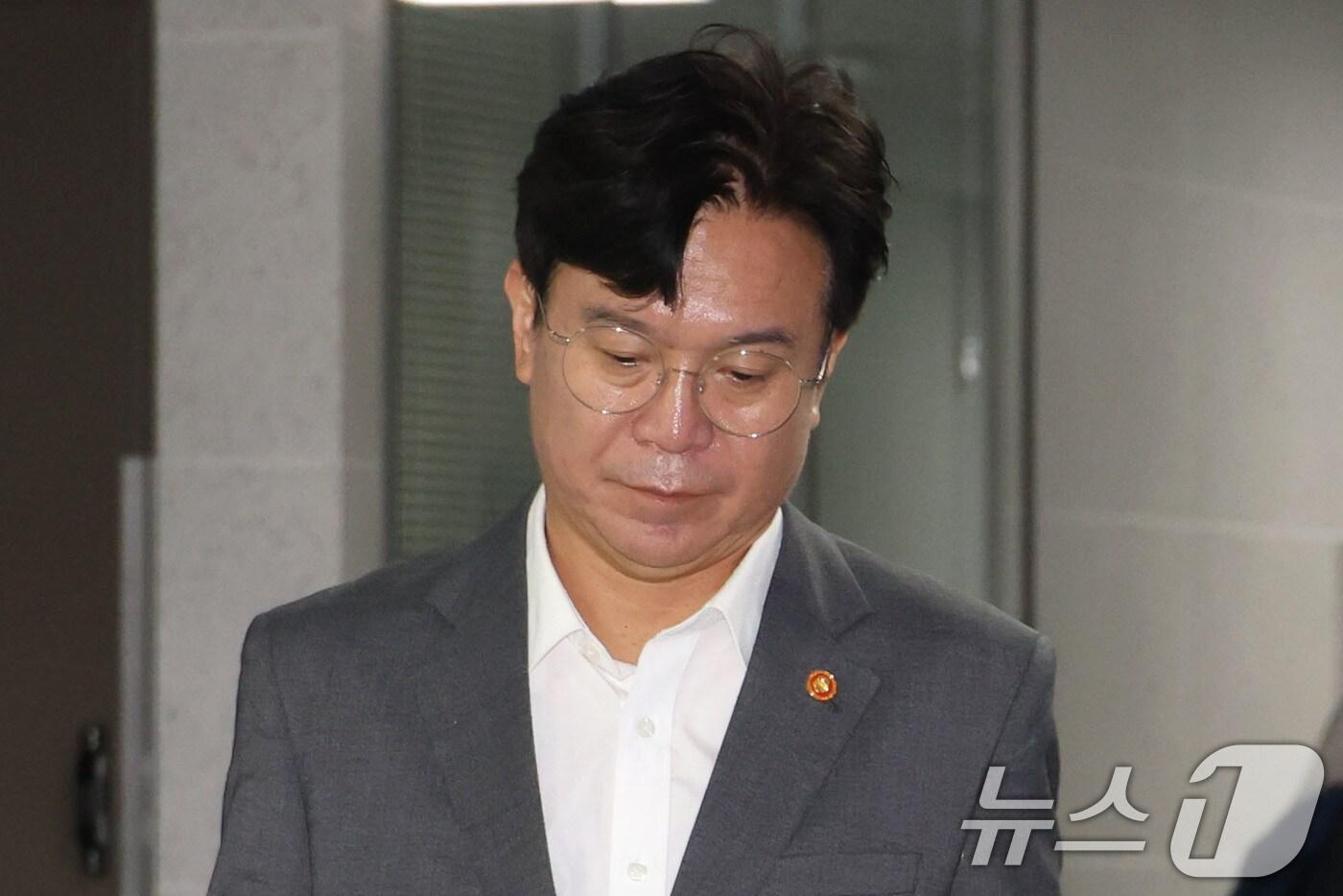 김영훈 고용노동부 장관이 지난달 28일 서울 여의도 국회 의원회관에서 열린 노란봉투법&#40;노동조합법 2·3조 개정안&#41; 관련 당정 간담회에 참석하고 있다. 2025.7.28/뉴스1 ⓒ News1 이광호 기자