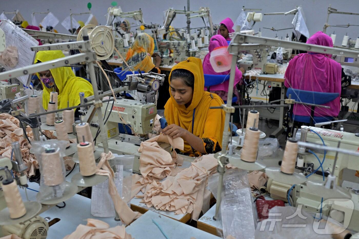방글라데시의 한 의류 공장 ⓒ 로이터=뉴스1