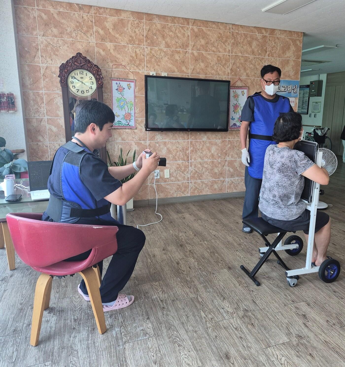 본문 이미지 - '찾아가는 결핵 검진' 시행 모습.(보령시 제공. 재판매 및 DB금지)/뉴스1 