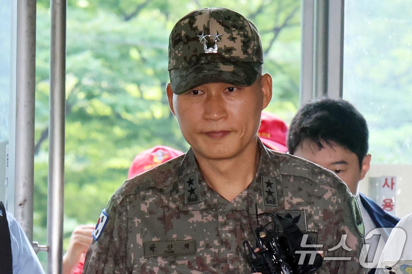 박진희 전 국방부 군사보좌관(육군 소장·현 육군 제56사단장)이 28일 오전 서울 서초구 순직해병 특검(특별검사 이명현)으로 조사를 위해 출석하고 있다. 2025.7.28/뉴스1 ⓒ News1 황기선 기자