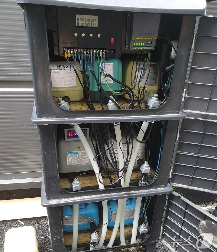 본문 이미지 - 용인시가 소규모 개인하수처리시설에 시범 설치하고 있는 IoT시스템.&#40;용인시 제공&#41;