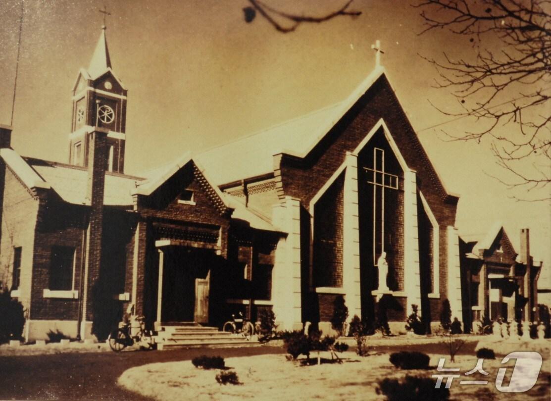 본문 이미지 - 1961년 청주 서운동 성당(충북도 제공. 재판매 및 DB금지)