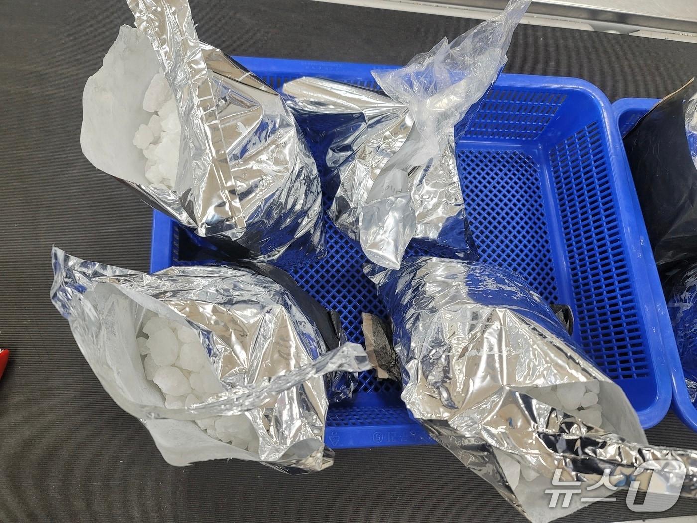 본문 이미지 - 적발된 마약(관세청 김포공항세관 제공. 재배포 및 DB금지) / 뉴스1