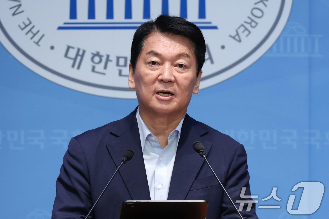 국민의힘 당대표 출마를 선언한 안철수 의원이 28일 오전 서울 여의도 국회 소통관에서 국민의힘 혁신안 관련 기자회견을 하고 있다. 2025.7.28/뉴스1 ⓒ News1 이광호 기자