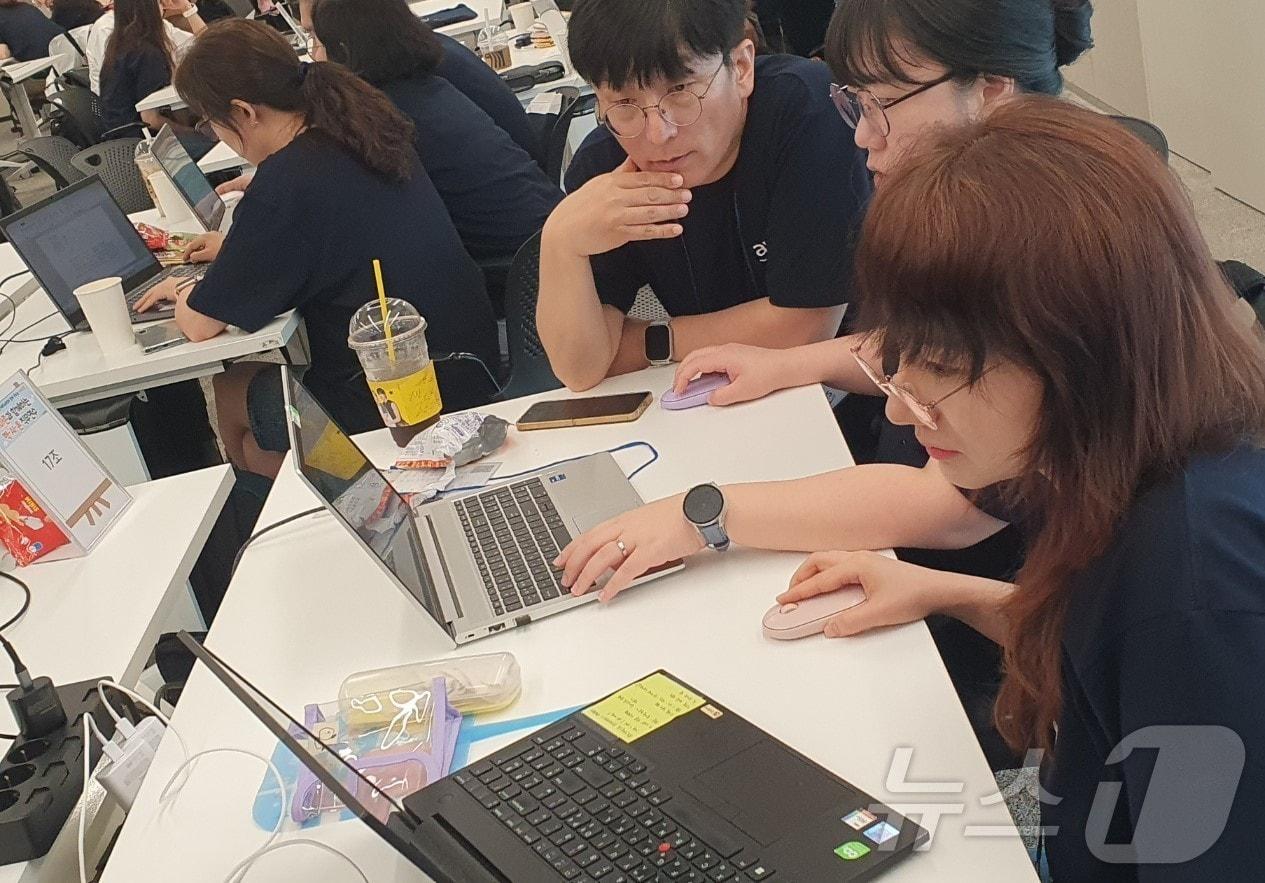 본문 이미지 - 경북교육청 26일 AWS와 함께 ‘디지털기술 활용 직무연수’ 실시했다. ⓒ News1 김대벽기자