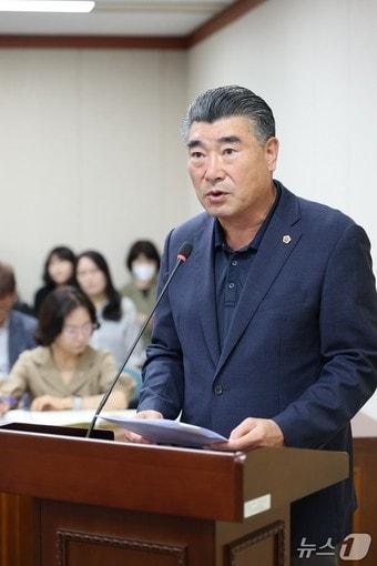 본문 이미지 - 최명수 전남도의원인 건의안에 대한 제안설명을 하고 있다.(전남도의회 제공, 재판매 및 DB 금지)/뉴스1 