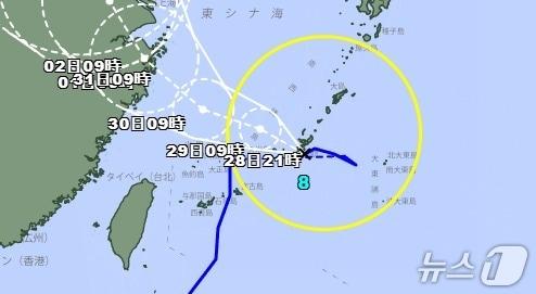 본문 이미지 - 태풍 꼬마이 예상 진로 <출처=일본 기상청풍