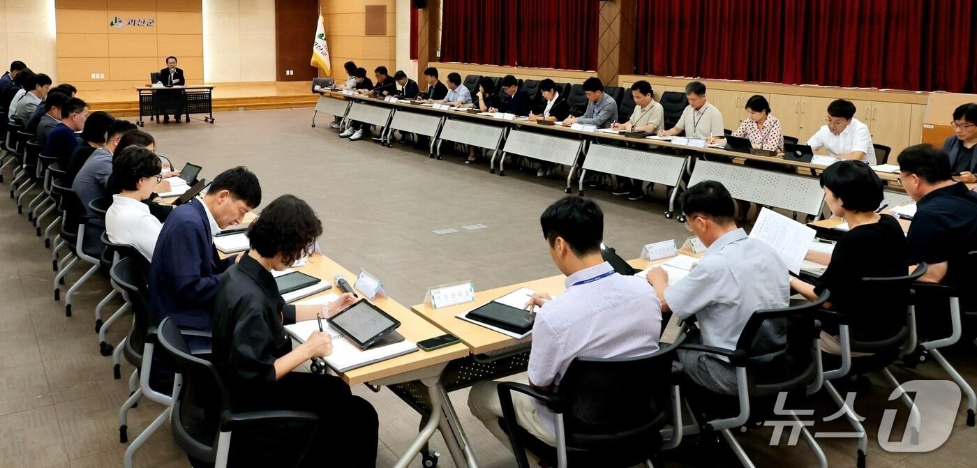 송인헌 충북 괴산군수가 28일 열린 월례간부회의에서 민생경제 회복을 위한 소비쿠폰 지급 등의 철저한 추진을 당부했다.(괴산군 제공, 재판매 및 DB금지)/뉴스1