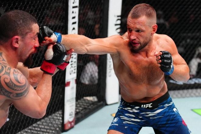 본문 이미지 - 레이니어 더 리더&#40;오른쪽&#41;가 UFC 입성 8개월 만에 4연승을 기록하며 톱5로 올라섰다. &#40;UFC 제공&#41;