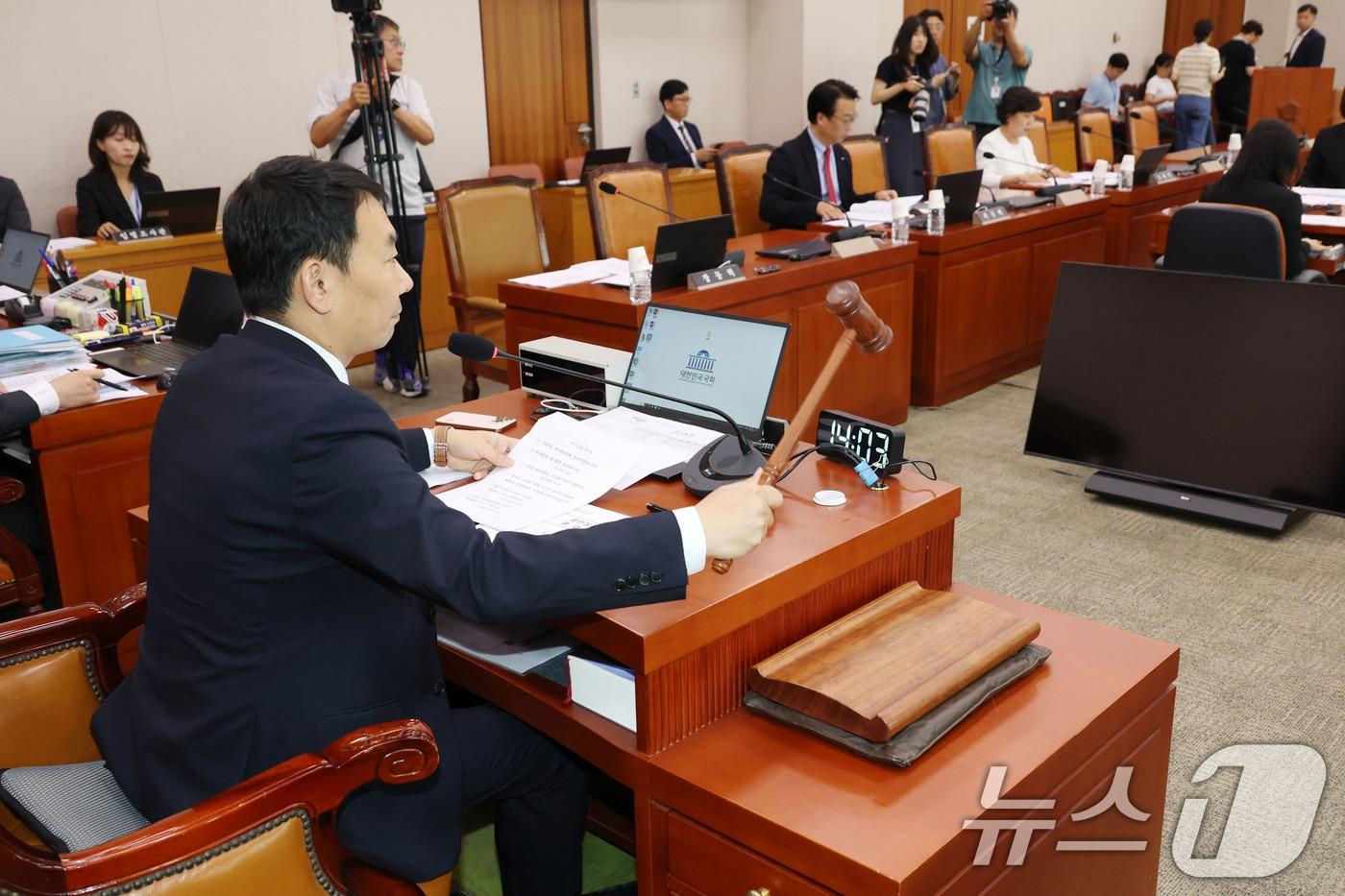 28일 오후 서울 여의도 국회에서 열린 법제사법위원회의 제3차 법안심사제1소위원회에서 김용민 소위원장이 상법 일부개정법률안을 상정하고 있다. 2025.7.28/뉴스1 ⓒ News1 이광호 기자