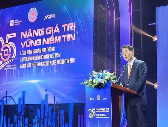 본문 이미지 - 정은보 한국거래소 이사장이 28일 베트남 호치민 GEM센터에서 개최된 베트남 자본시장 차세대 시스템 가동기념식에 참석해 축사를 하고 있다. (한국거래소 제공. 재판매 및 DB 금지) 2025.7.28/뉴스1 ⓒ News1 이연주 기자