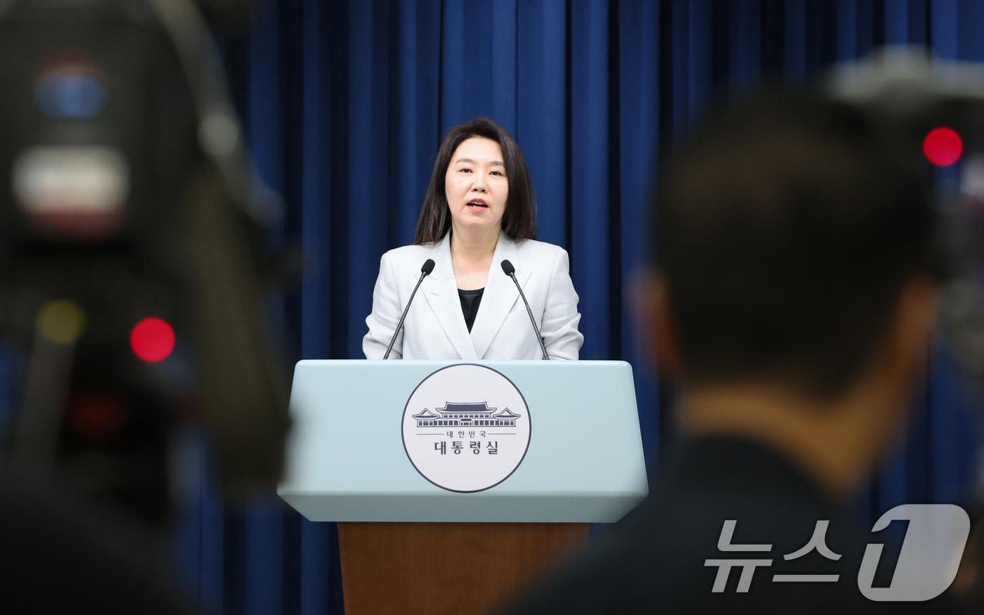 강유정 대통령실 대변인이 28일 서울 용산 대통령실 청사에서 임명장 수여식 및 비서실장 주재 수석보좌관 회의 관련 브리핑을 하고 있다. 2025.7.28/뉴스1 ⓒ News1 허경 기자