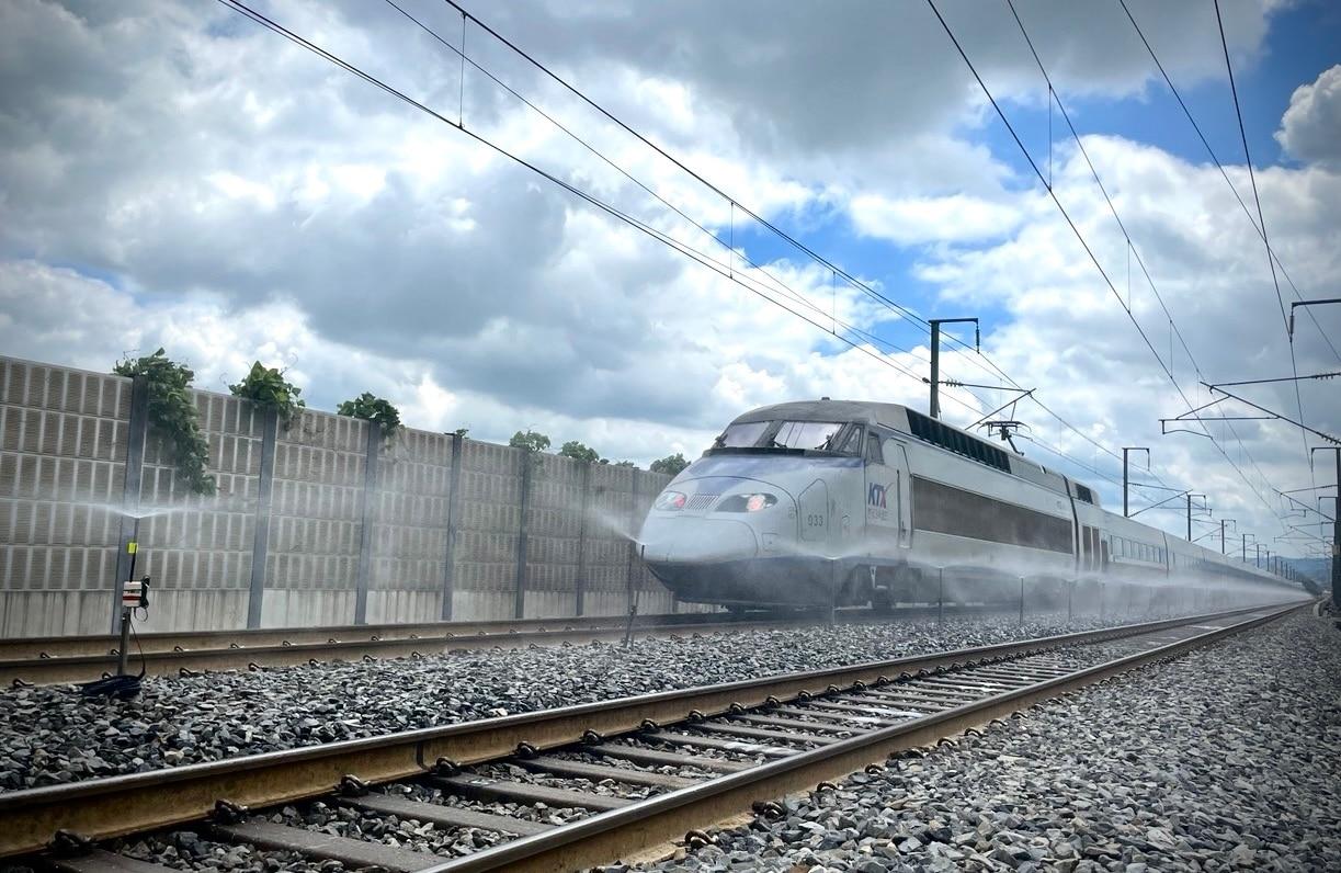 본문 이미지 - 코레일 자동살수장치 모습.(한국철도공사 제공)