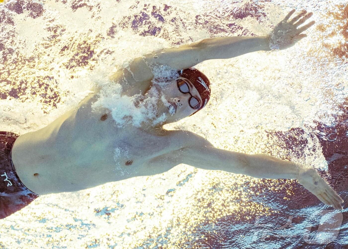 본문 이미지 - 황선우가 28일 열린 2025 싱가포르 세계수영선수권대회 경영 남자 자유형 200m 예선에서 역영하고 있다. ⓒ AFP=뉴스1