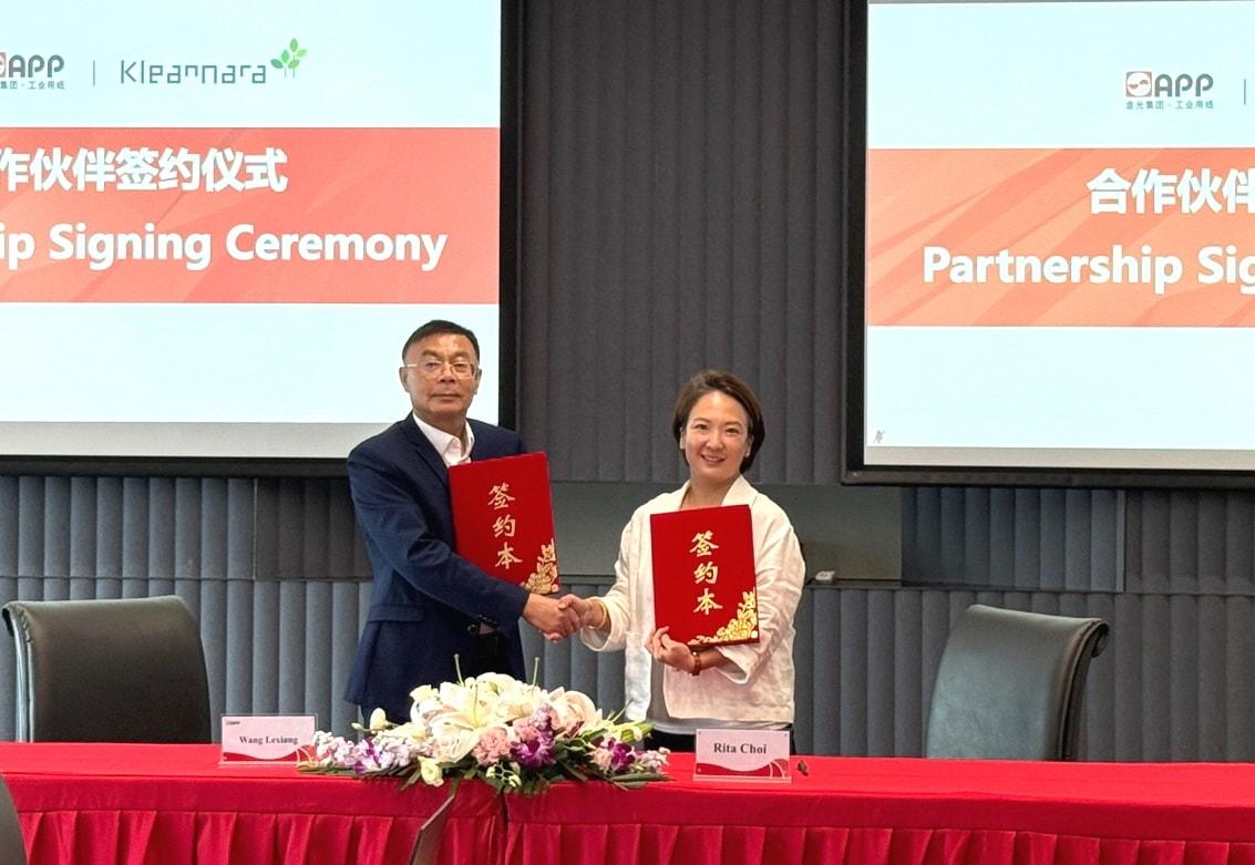 본문 이미지 - 깨끗한나라가 인도네시아 시나르마스 그룹 산하의 글로벌 제지 기업 아시아 펄프 앤 페이퍼 그룹(Asia Pulp & Paper, 이하 APP그룹)과 전략적 업무협약(MOU)을 체결했다 (깨끗한나라 제공)