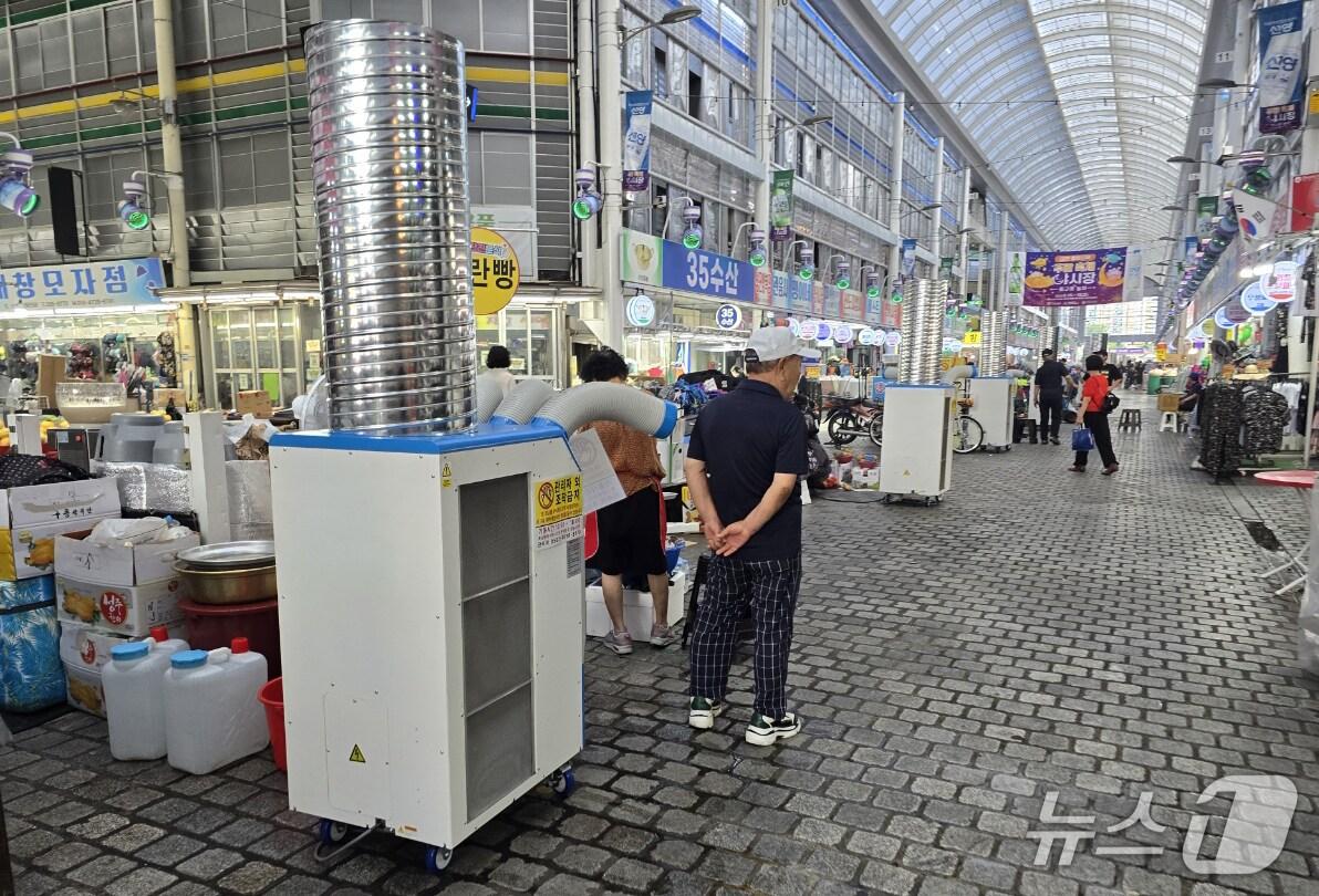 본문 이미지 - 대전시가 여름철 폭염에 대응하고 전통시장 활성화를 위해 '전통시장 냉풍기 지원사업'을 시범 추진한다. (대전시 제공. 재판매 및 DB금지)2025.7.29/뉴스1