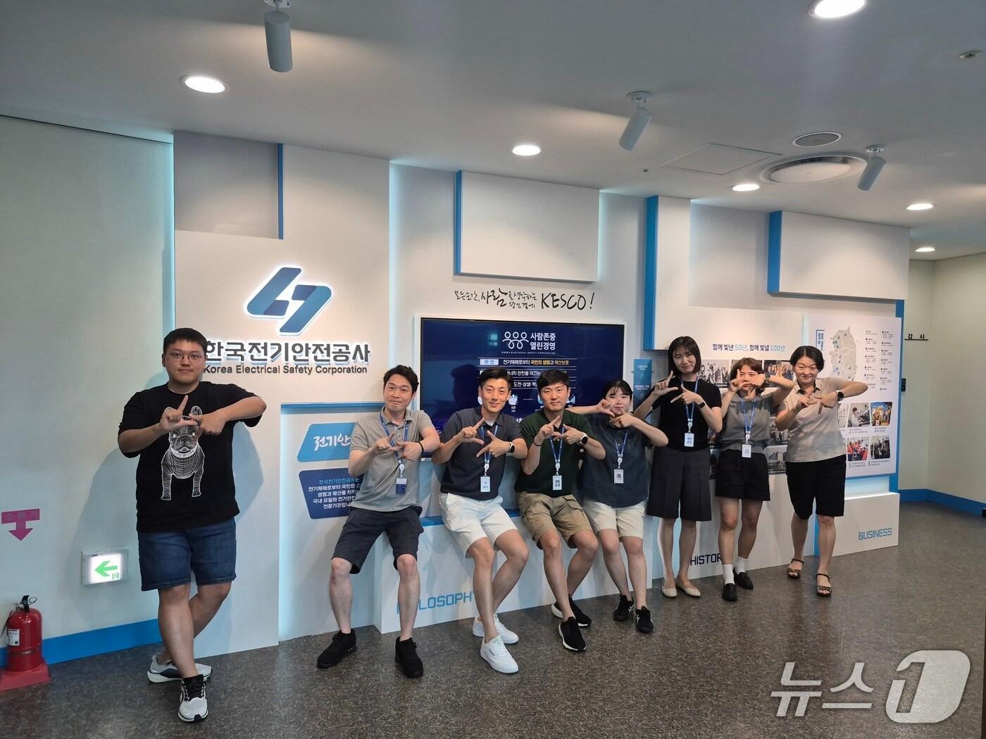 본문 이미지 - 한국전기안전공사는 오는 9월까지 '반바지 출근 캠페인'을 진행한다고 29일 밝혔다.(공사 제공. 재판매 및 DB금지)2025.7.29/뉴스1