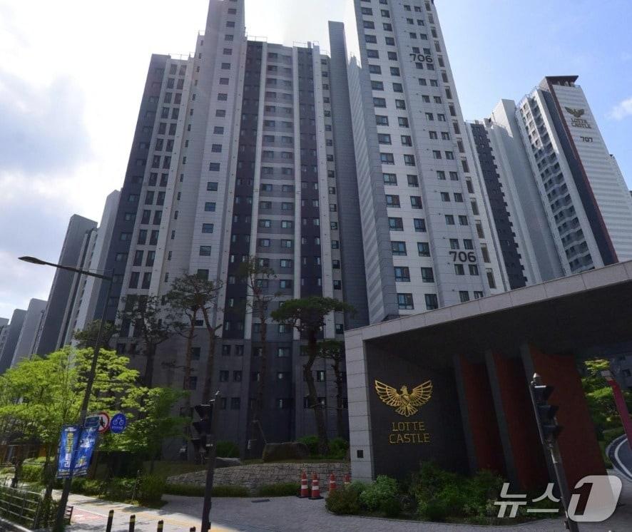 본문 이미지 - 고덕 롯데캐슬 베네루체 전경(네이버 제공)