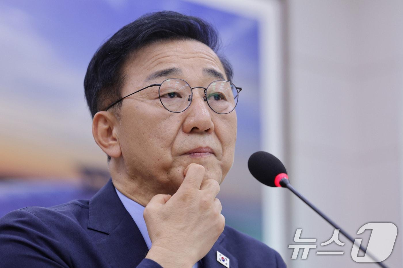 김윤덕 국토교통부 장관 후보자가 29일 오전 서울 여의도 국회 국토교통위원회에서 열린 인사청문회에서 생각에 잠겨 있다. 2025.7.29/뉴스1 ⓒ News1 신웅수 기자