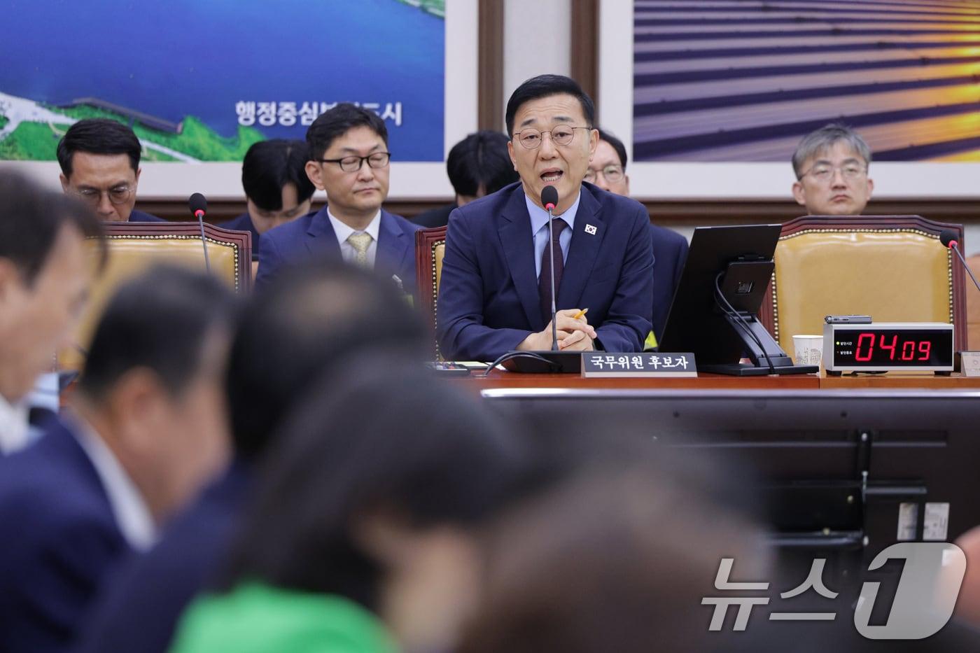 김윤덕 국토교통부 장관 후보자가 29일 오전 서울 여의도 국회 국토교통위원회에서 열린 인사청문회에서 의원 질의에 답변하고 있다. 2025.7.29/뉴스1 ⓒ News1 신웅수 기자