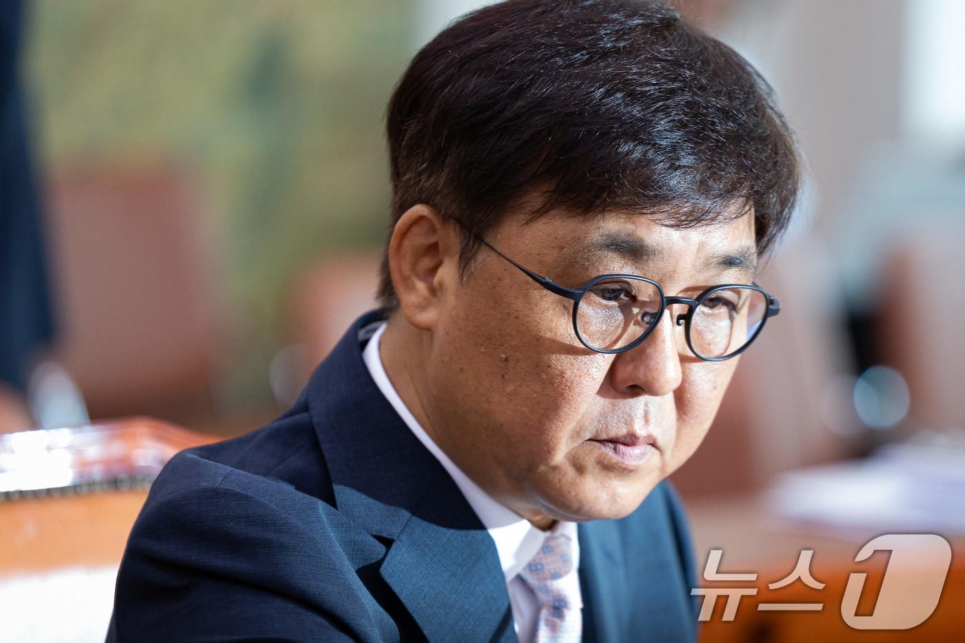 최휘영 문화체육관광부 장관 후보자가 29일 서울 여의도 국회 문화체육관광위원회에서 열린 인사청문회에 출석해 청문회를 준비하고 있다. 2025.7.29/뉴스1 ⓒ News1 유승관 기자