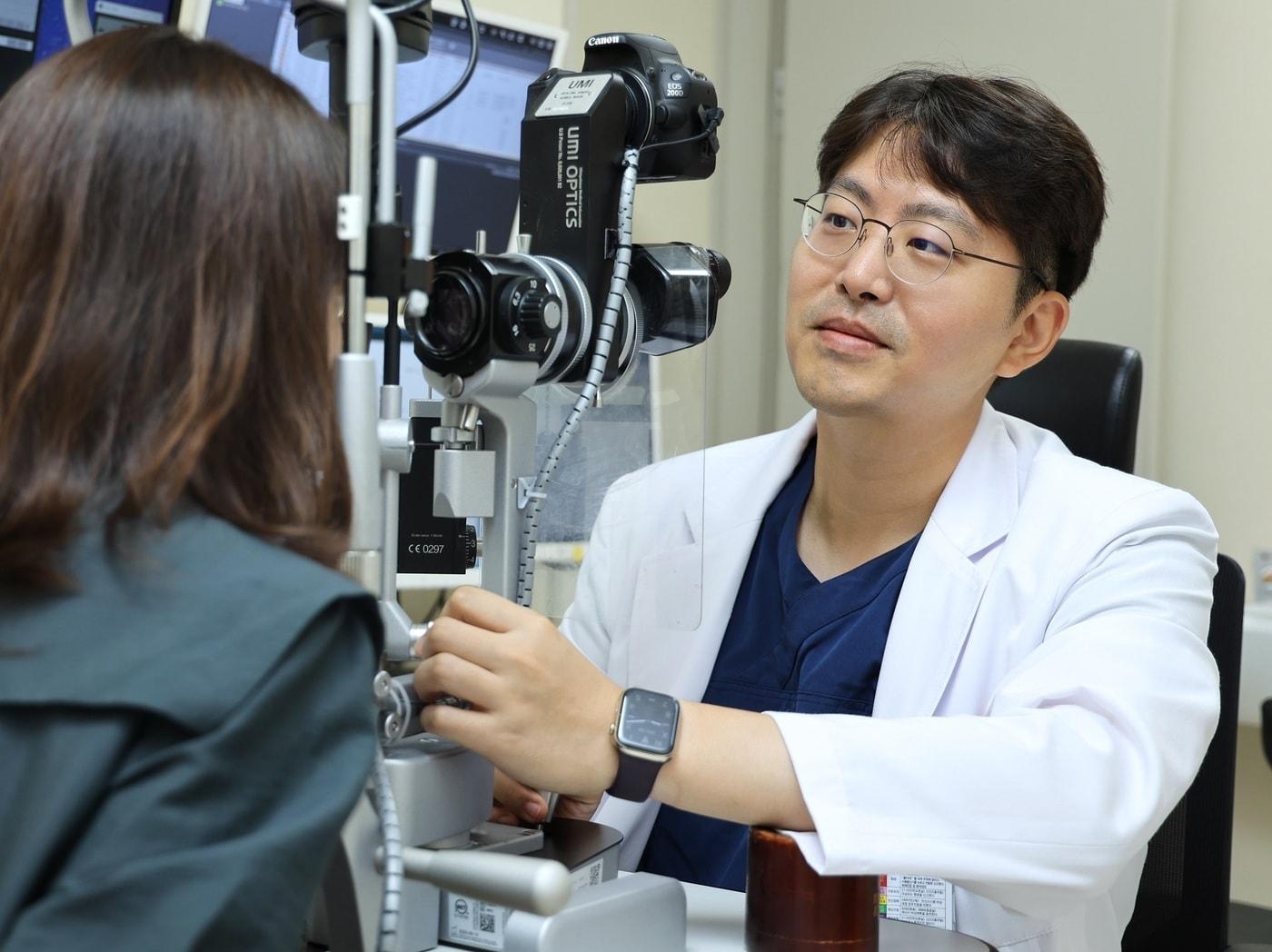 본문 이미지 - 김동현 고려대학교 안암병원 안과 교수(고려대학교병원 제공)