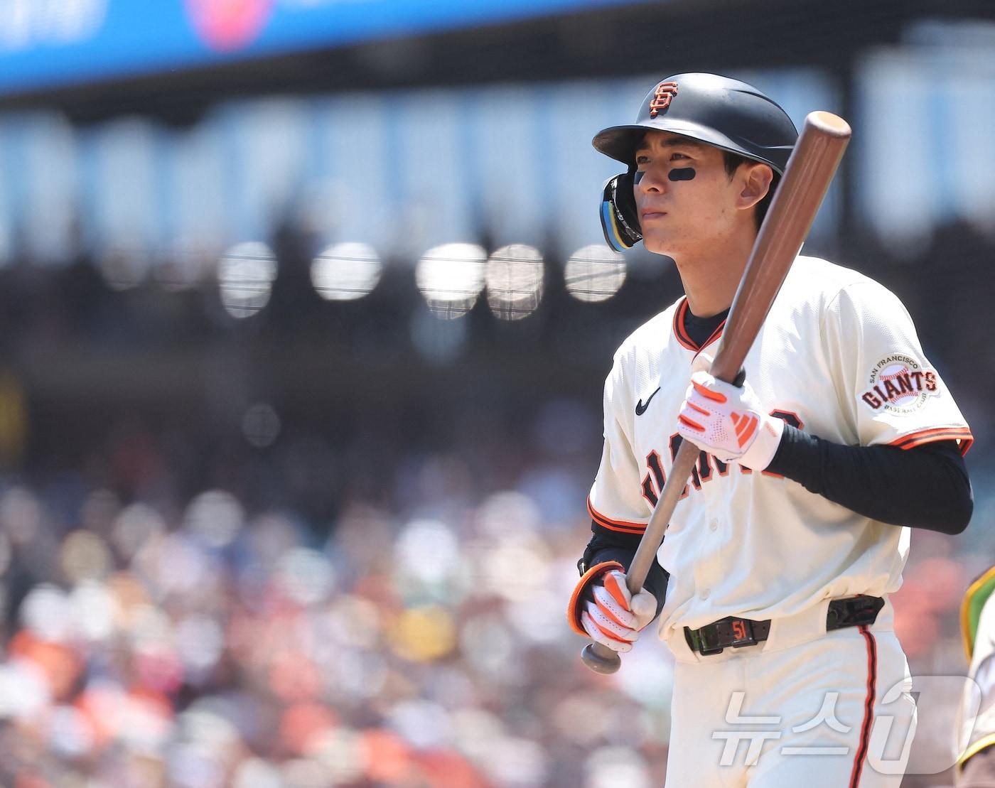 본문 이미지 - 샌프란시스코 자이언츠 외야수 이정후는 11일&#40;한국시간&#41; 열린 2025 메이저리그 워싱턴 내셔널스와 홈 경기에서 3타수 무안타 2삼진으로 침묵했다.  ⓒ 로이터=뉴스1