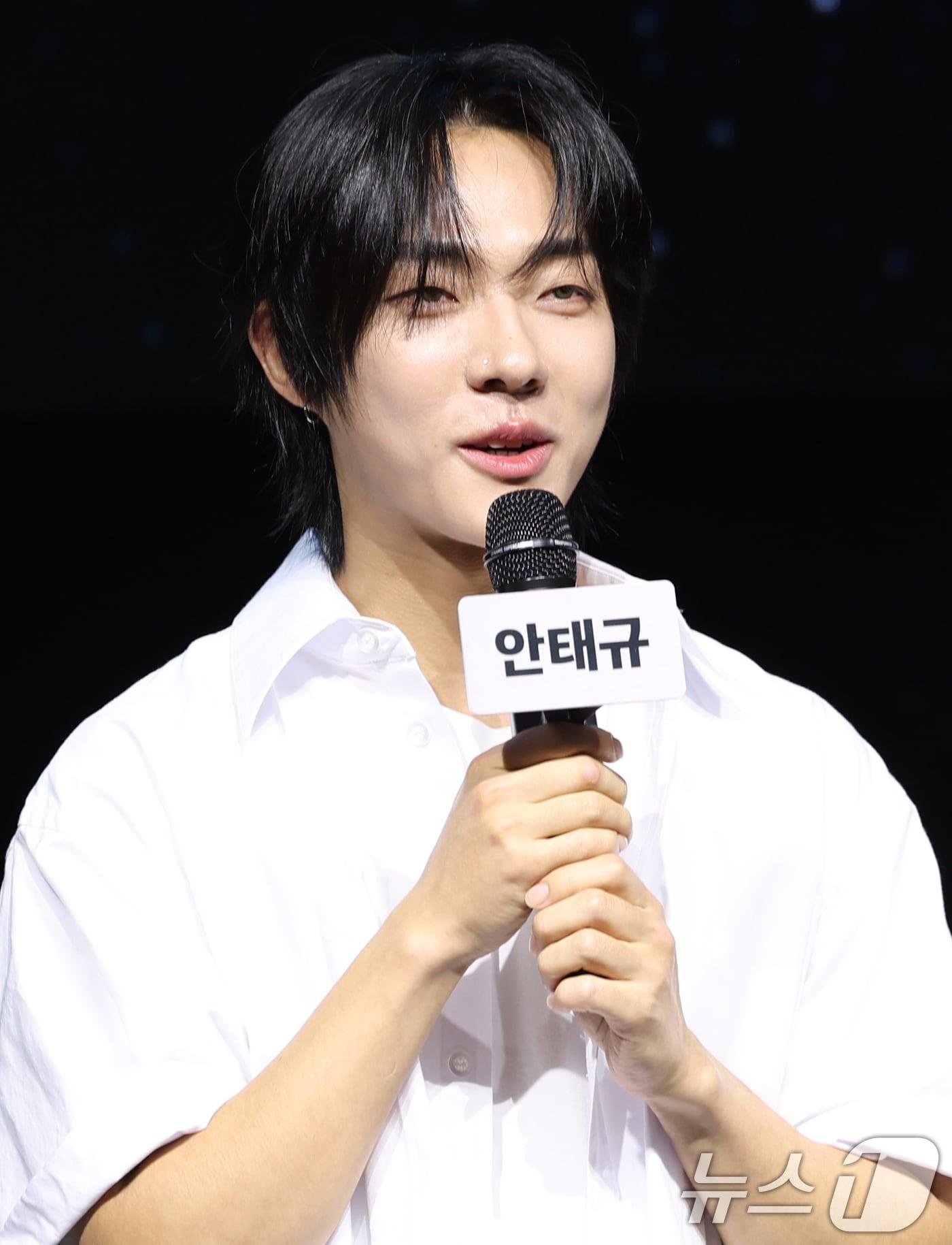 본문 이미지 - 드래곤포니 안태규가 29일 오후 서울 서대문구 예스24 원더로크홀에서 가진 밴드 드래곤포니 디지털 싱글 ‘지구소년’의 쇼케이스에서 인사말을 하고 있다. 2025.7.29/뉴스1 ⓒ News1 권현진 기자