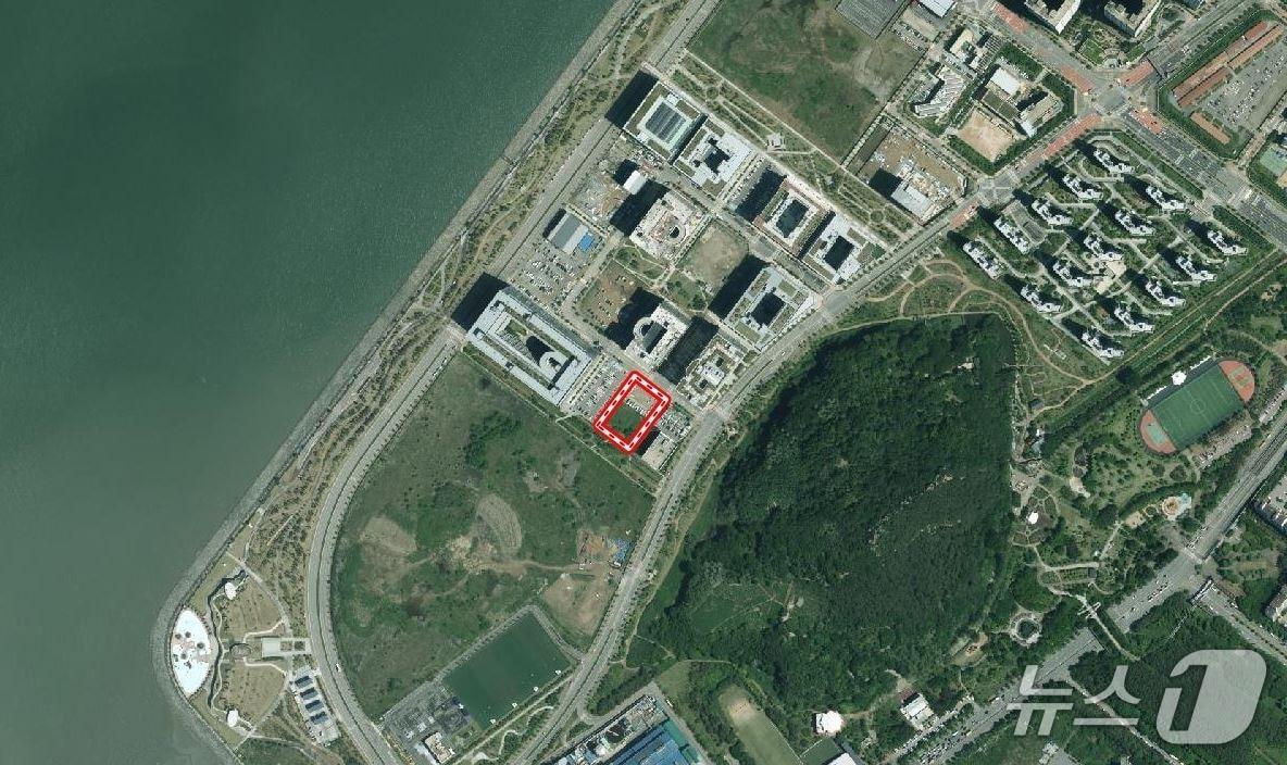본문 이미지 - 배곧신도시 도시지원시설 1필지(빨간 네모) 매각 대상 부지.(시흥시 제공)