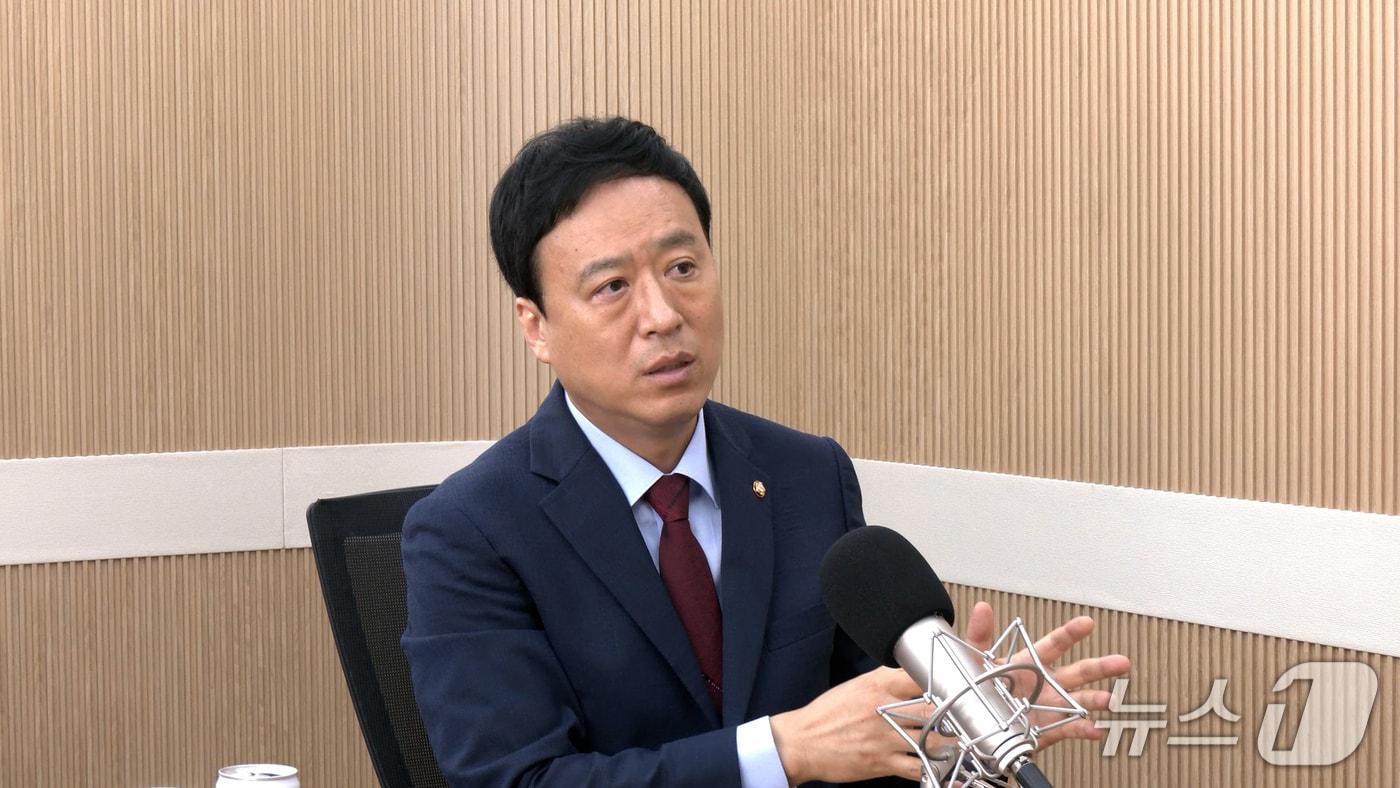 정성국 국민의힘 의원이 29일 뉴스1TV &#39;팩트앤뷰&#39;에 출연해 질문에 답하고 있다.